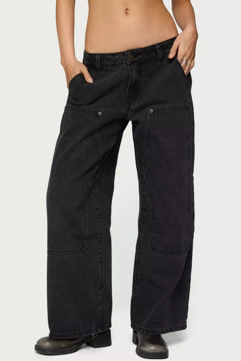 Edikted Petite Ayla Low Rise Carpenter Jeans | Urban Outfitters (US and RoW)