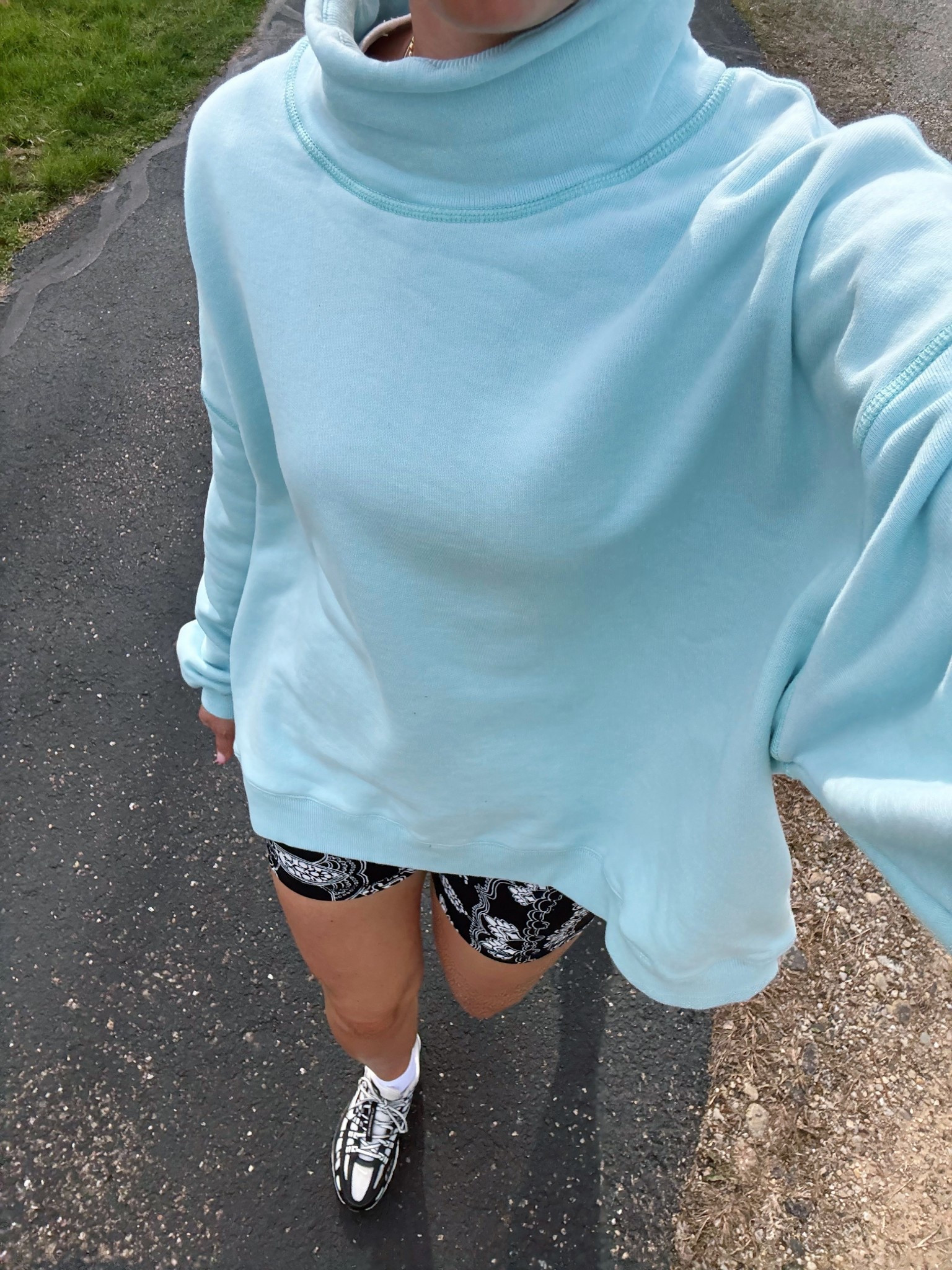 Spring walk fit of the day 🩵🖤

#LTKootd #LTKActive