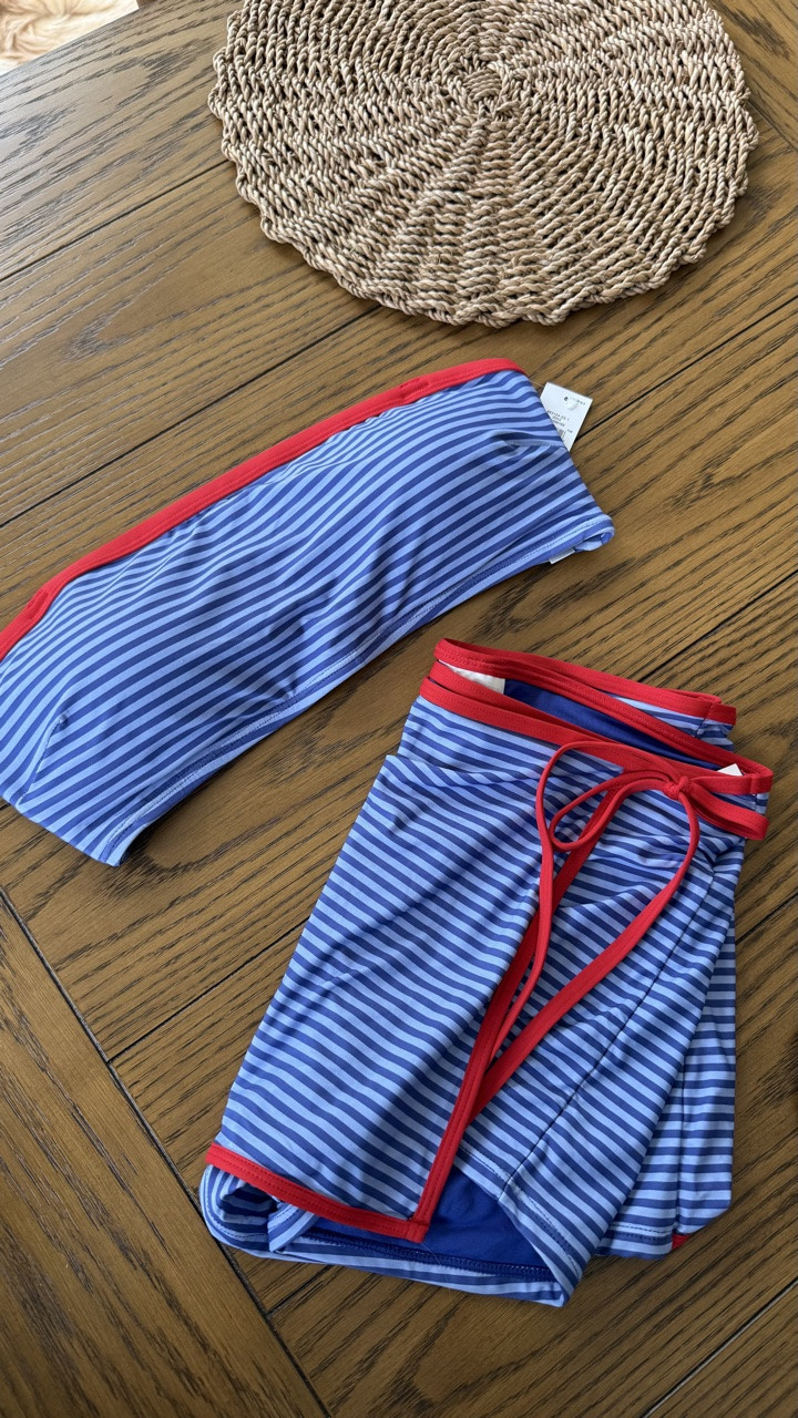 do I keep or return?? 👙 I’d wear leggings & sweats all summer if I could 🥲 

#postpartum #postpartumbody #swimsuit #postpartumswimwear #swimwearformoms 

Postpartum swimwear
Swimwear for moms
Postpartum body
Dressing my postpartum body