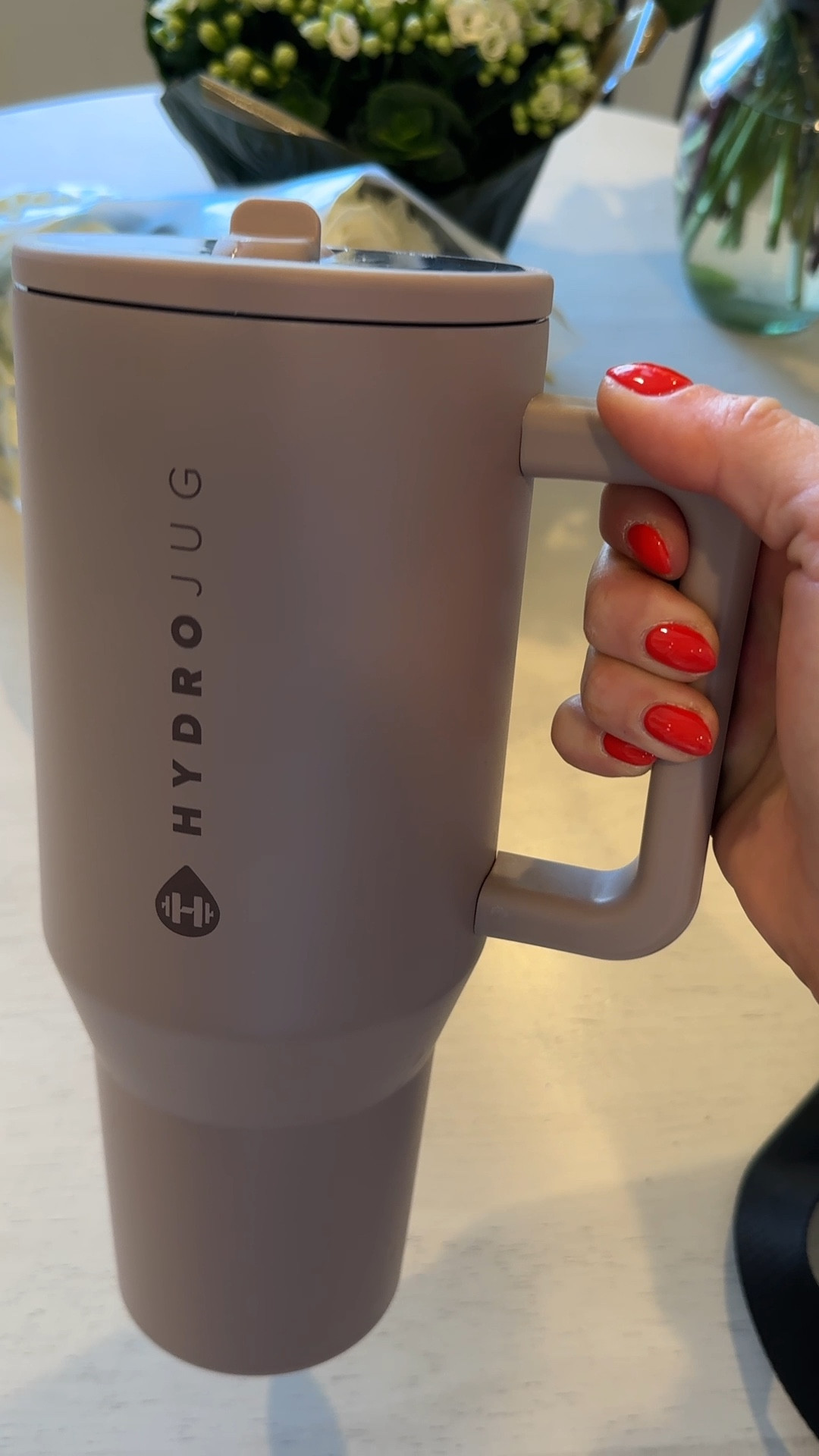 ⚠️ STANLEY LOVERS // there’s a new BETTER dog in town! No leaking, will keep drinks cold for 24 hours, 40oz of water, fits in cup holders. Amazon and Hydro website links!

#LTKfitness #LTKfindsunder50 #LTKGiftGuide