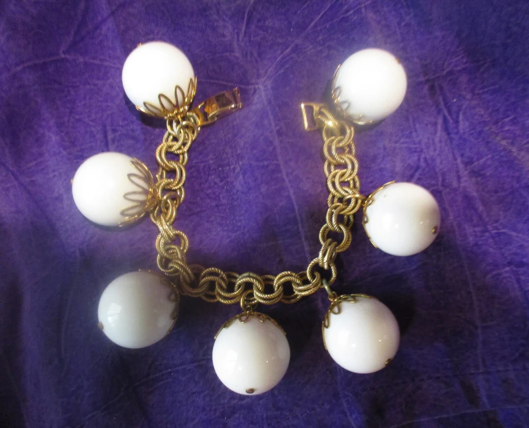 NAPIER Snow Ball Charm Bracelet Jumbo Glassy White Bubble Gum Jaw Breaker Bead Dangle Cha Cha Win... | Etsy (US)