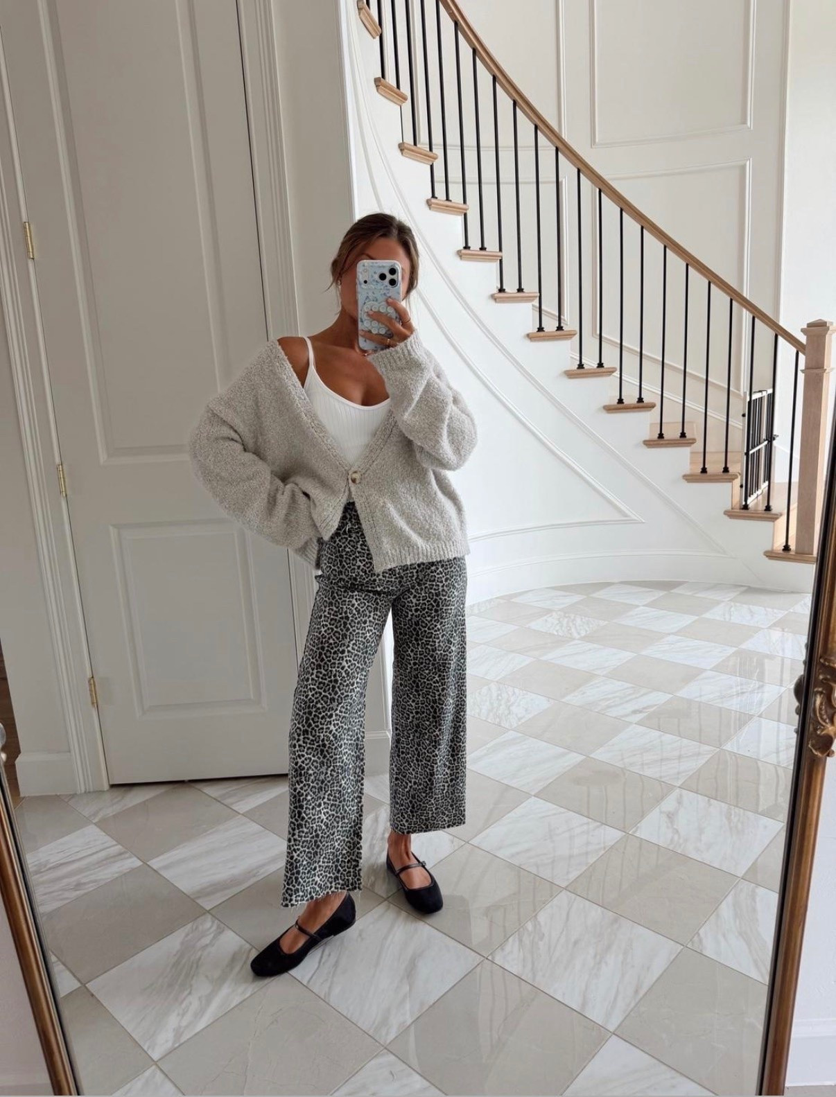 Fall outfit inspo with the cutest flats!