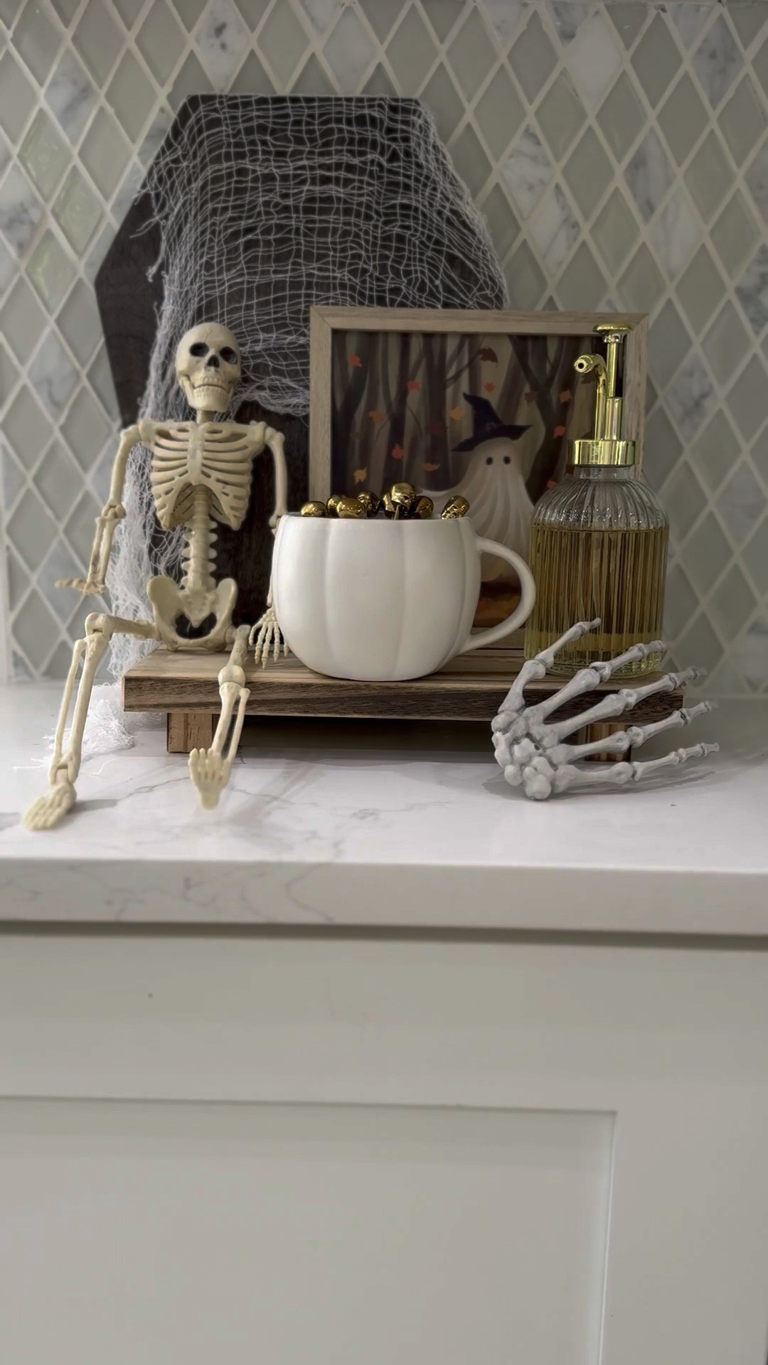 Halloween coffee bar decor

Chic Halloween decor// spooky aesthetic Halloween// Halloween decor// kitchen Halloween decor

#LTKSeasonal #LTKFamily #LTKHome