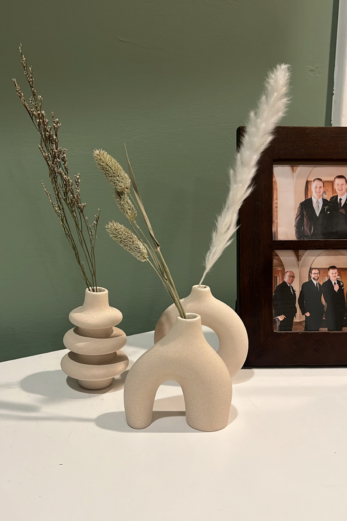 The prettiest little vase trio from H&M. Perfect spring home decor!


#LTKSeasonal #LTKhome