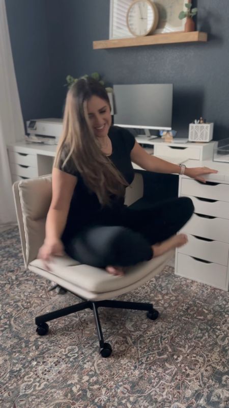 My new office chair! I can finally sit with my legs crossed which is my favoriteee. 


Amazon home office finds 
Armless desk chair
Cloud desk chair 

#LTKHoliday #LTKhome #LTKCyberWeek