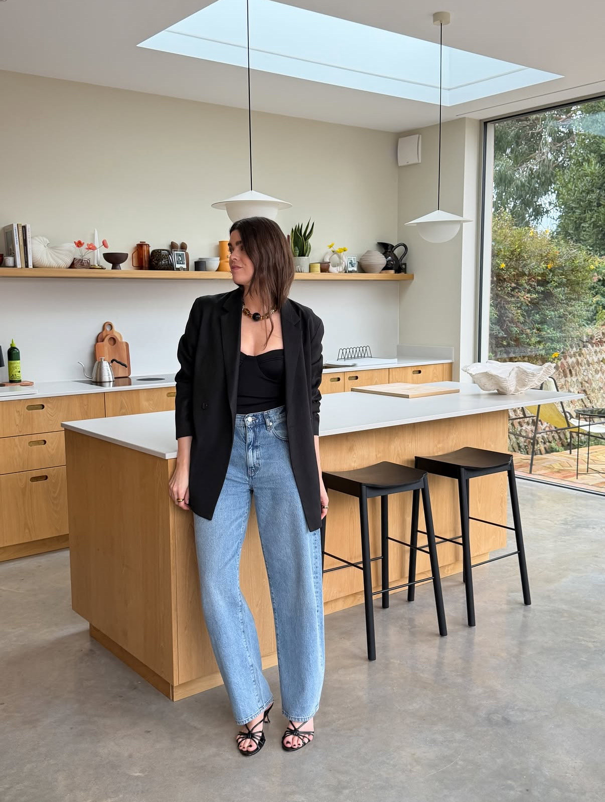 Jeans and a nice top, perfect for brunches, dates or drinks from the office to the night

#LTKwinter #LTKdatenight #LTKstyletip