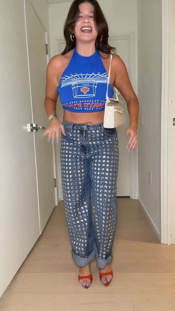 GO NEW YORK! 💙✨🧡Statement denim, a sporty blue tank, and the best pop of color. These studded Mango jeans had to be the moment, and the orange Schutz heels make the whole look feel even more fun! 

 #LTKgrwm #LTKootd #LTKvlog