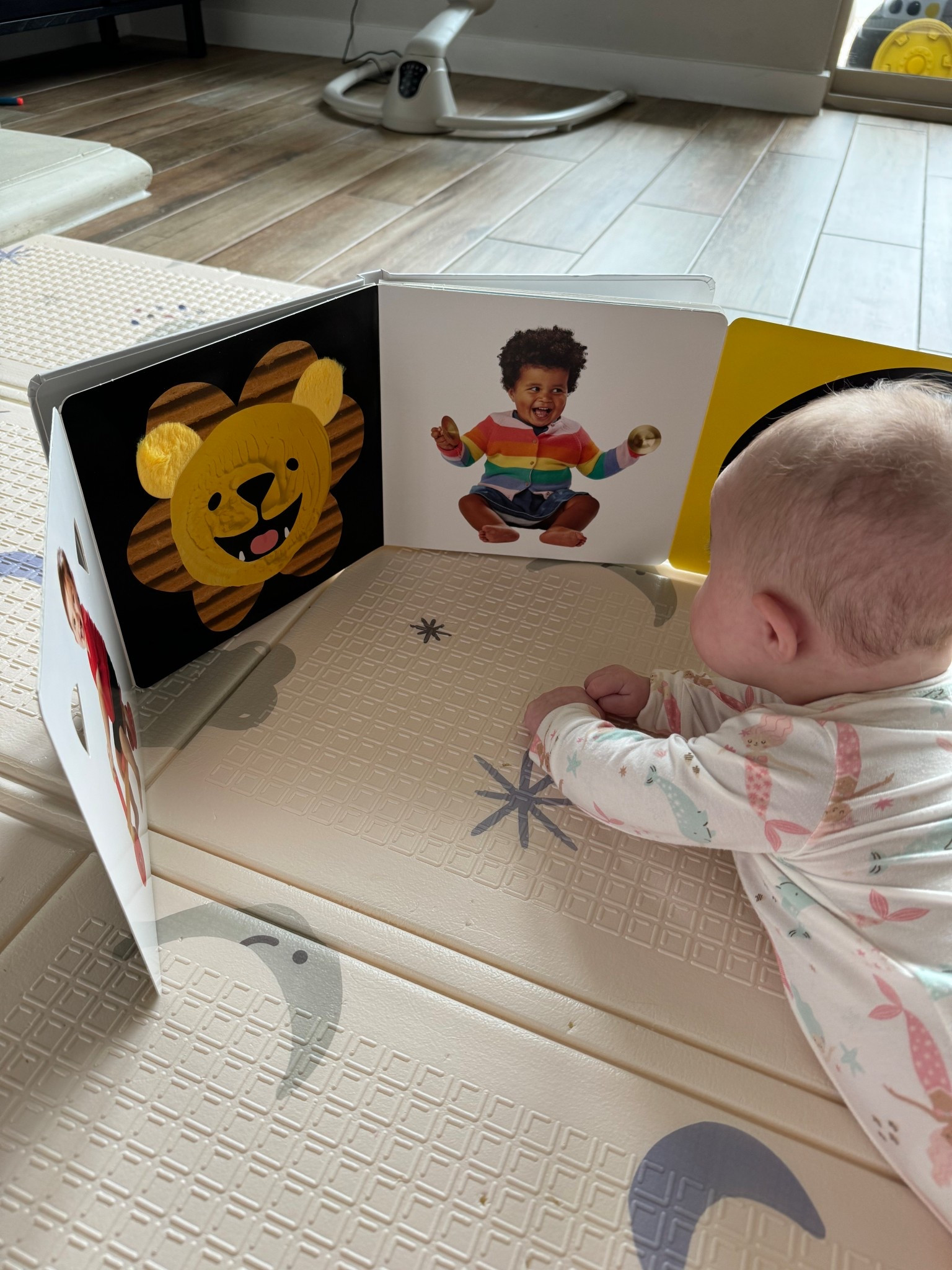 This tummy time book is INCREDIBLE! The high contrast keeps Cru entertained for so long and is the only thing that makes her not scream during tummy time! Definitely a newborn must have! 

#LTKKids #LTKBump #LTKBaby
