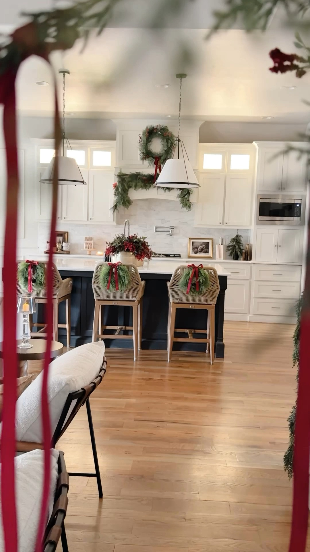 I found the prettiest bar stools… ever 😮‍💨

#amazonhomefinds
#amazonkitchenfinds
#neutralhomedecor
#cozykitchen
#kitchendecorideas
#whitekitchens
#holidayhomedecor
#amazonmusthaves

#LTKHoliday #LTKGiftGuide #LTKSeasonal