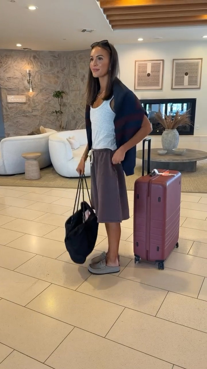 Comfy travel outfit 🤎