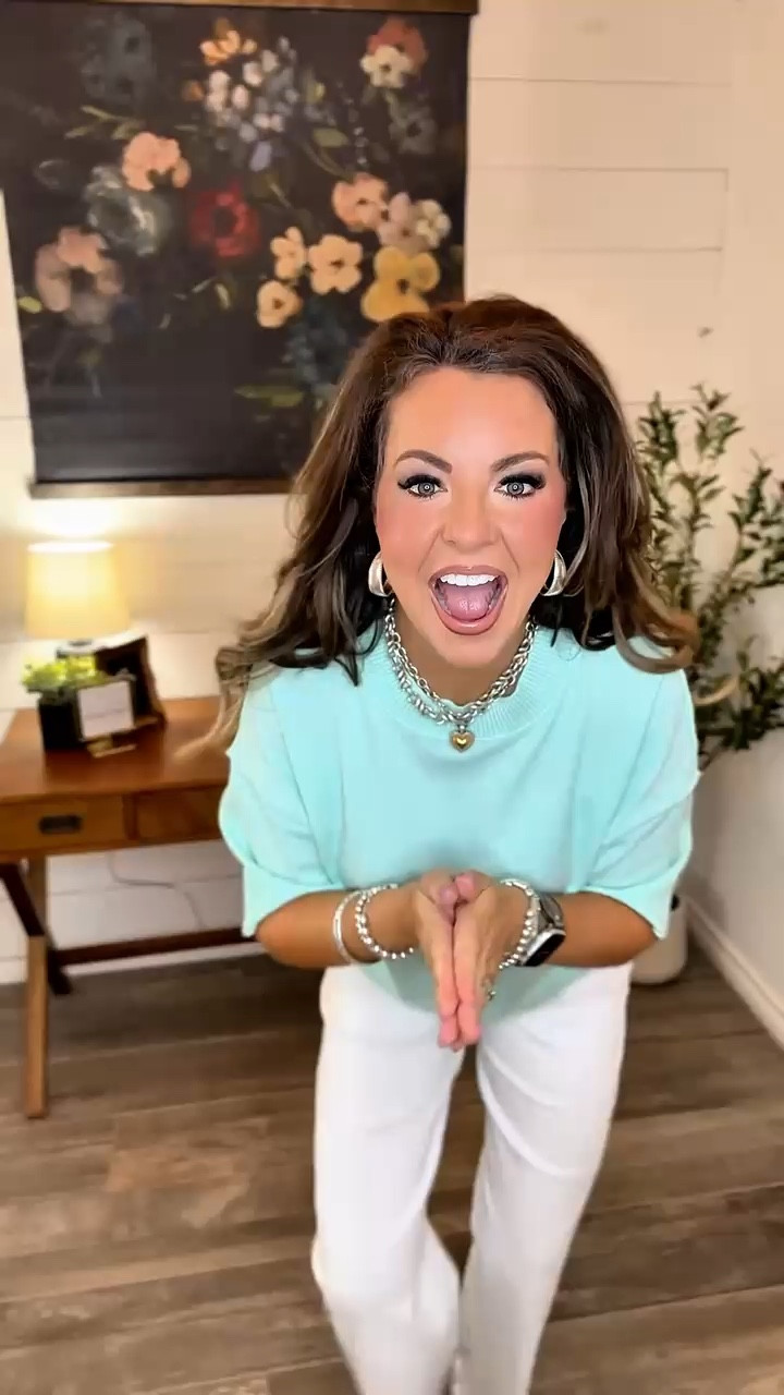 Slightly Cropped Super Soft Oversized Sweater! ✨
@saodimallsu #springfashion #ootd #sweater