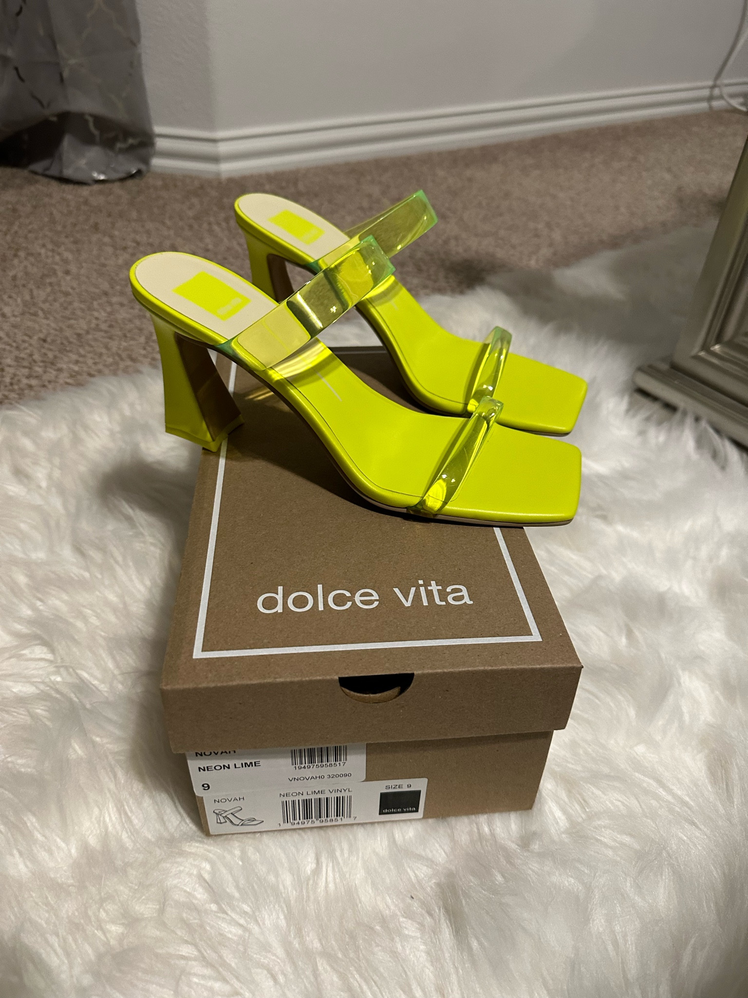 Perfect pop of color! Absolutely obsessed with these heels 

#LTKGiftGuide #LTKHoliday #LTKSeasonal