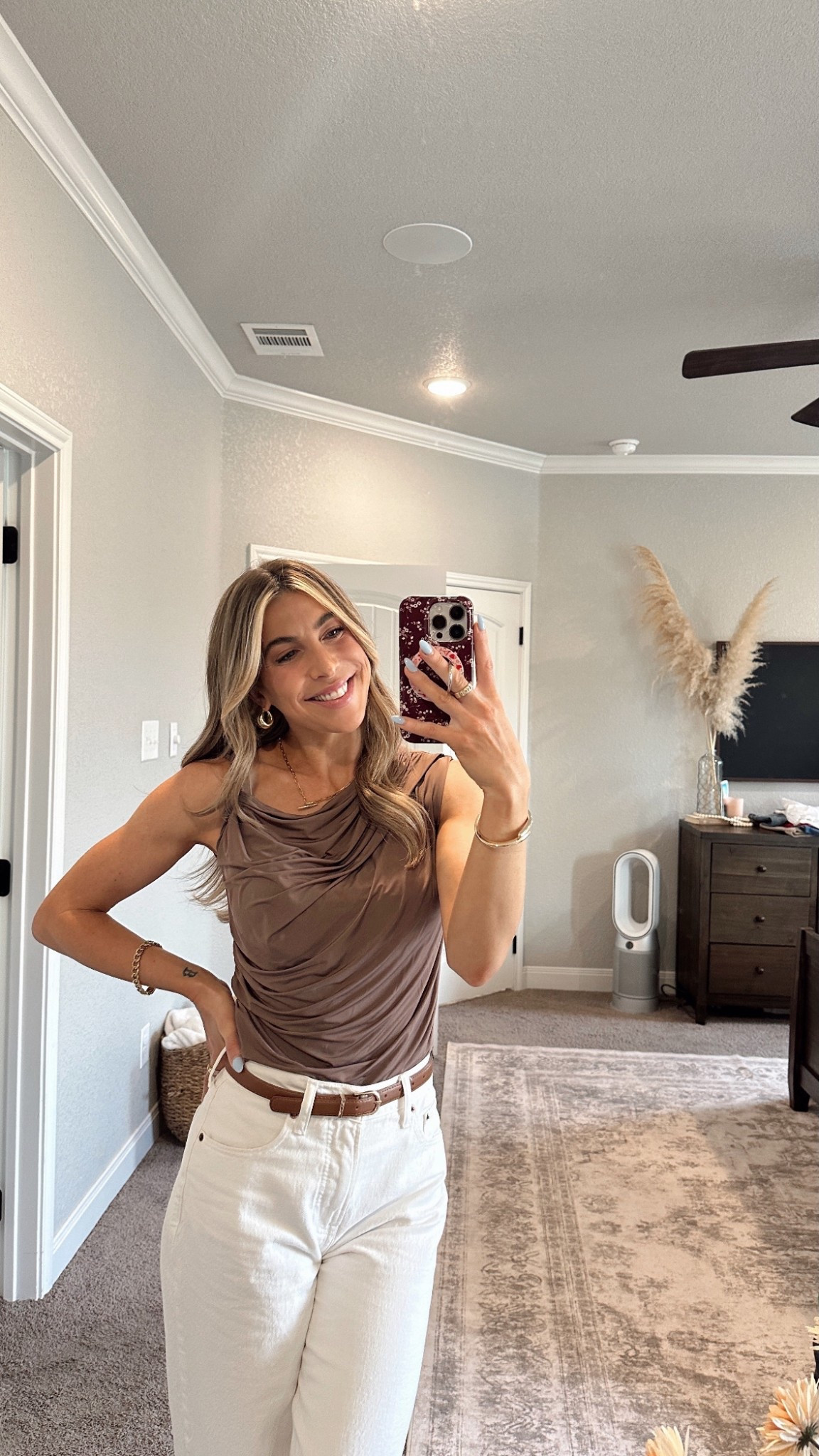 ootd! sized down to a 25 in the wide leg jeans, wearing my usual small in this cute top!

#LTKSaleAlert #LTKFindsUnder100 #LTKFindsUnder50