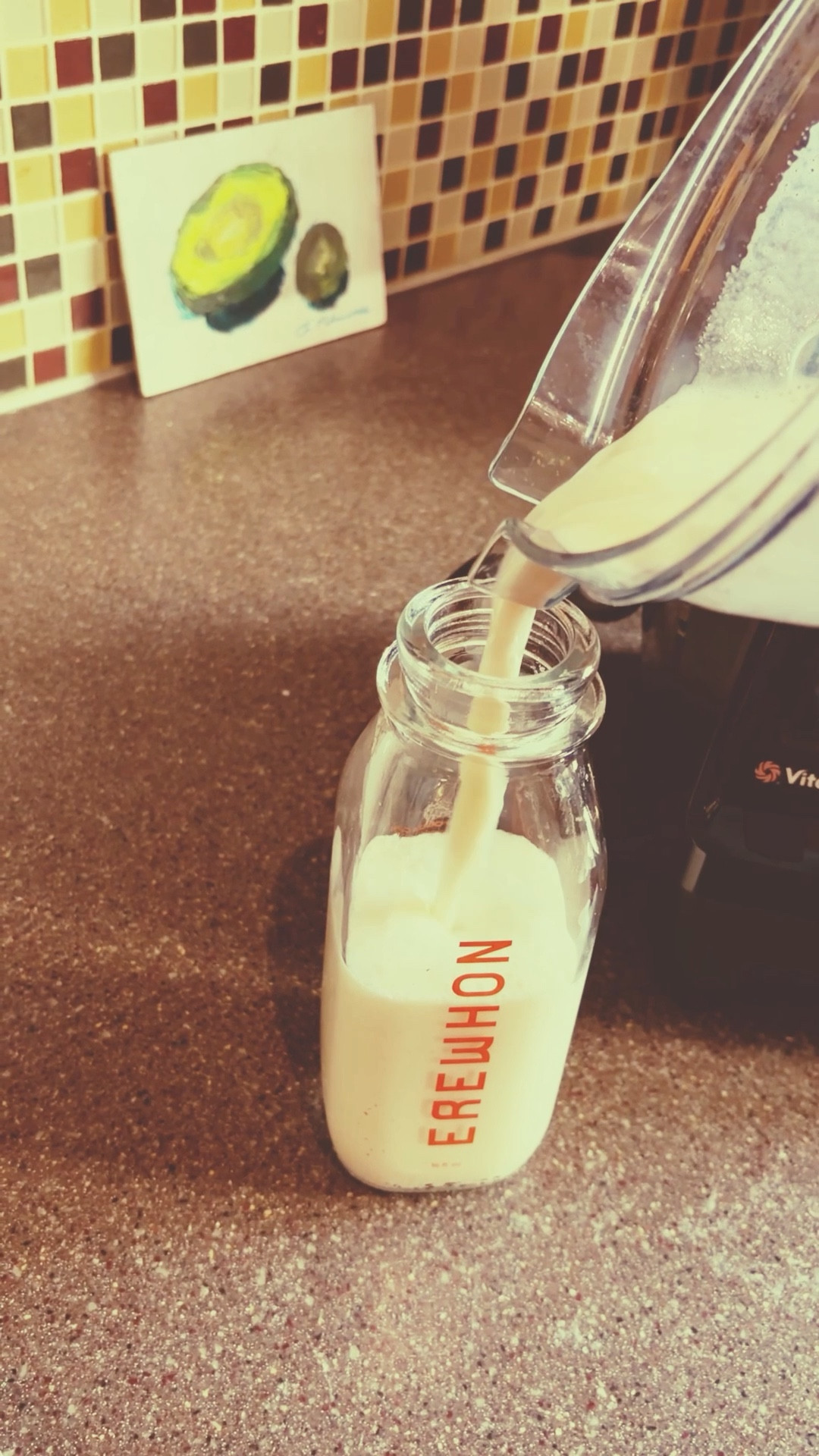 The easiest banana smoothie in the world. Shakes are my best friend right now, since having my 4 wisdom teeth removed last week uhhhhh! Here’s a little recipe 🥰