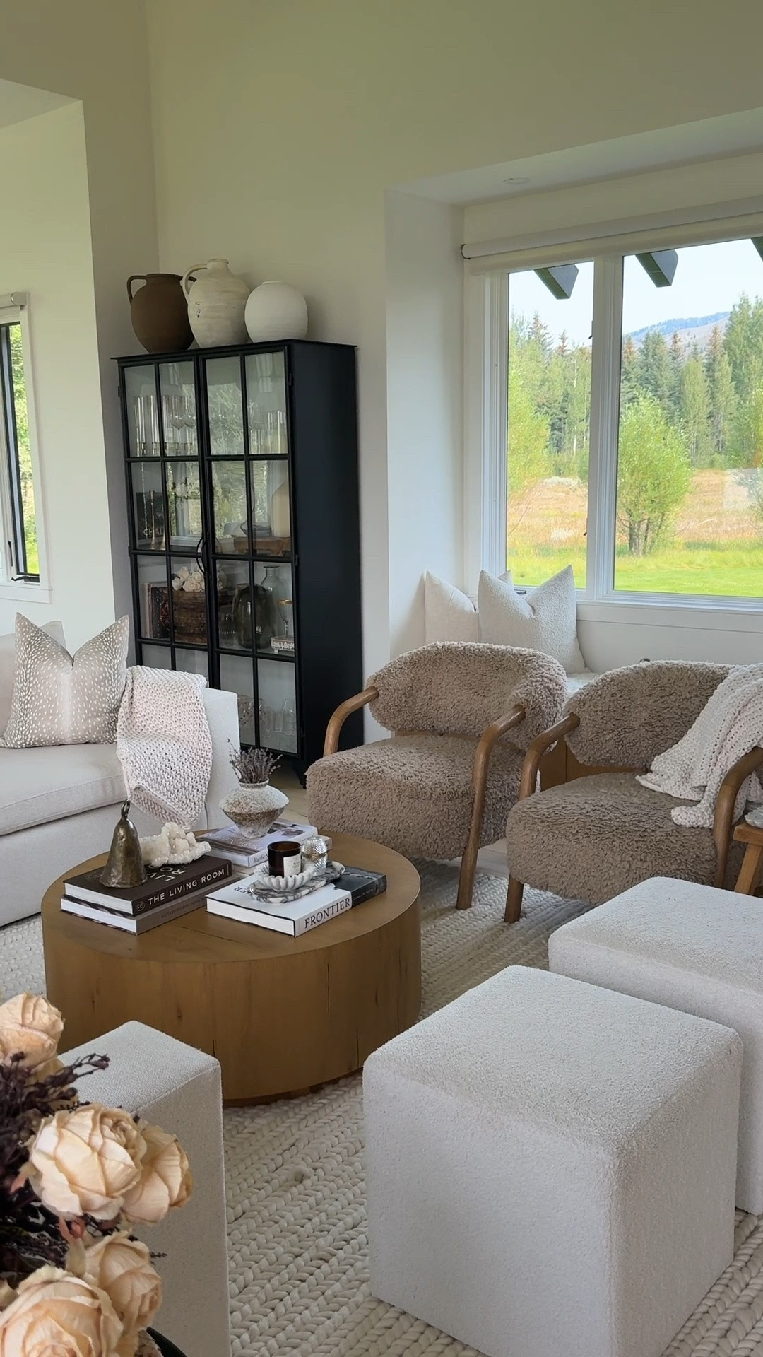 Living room closeup 😍

Sectional
Accent chairs
Coffee table
Home decor

#LTKHome
