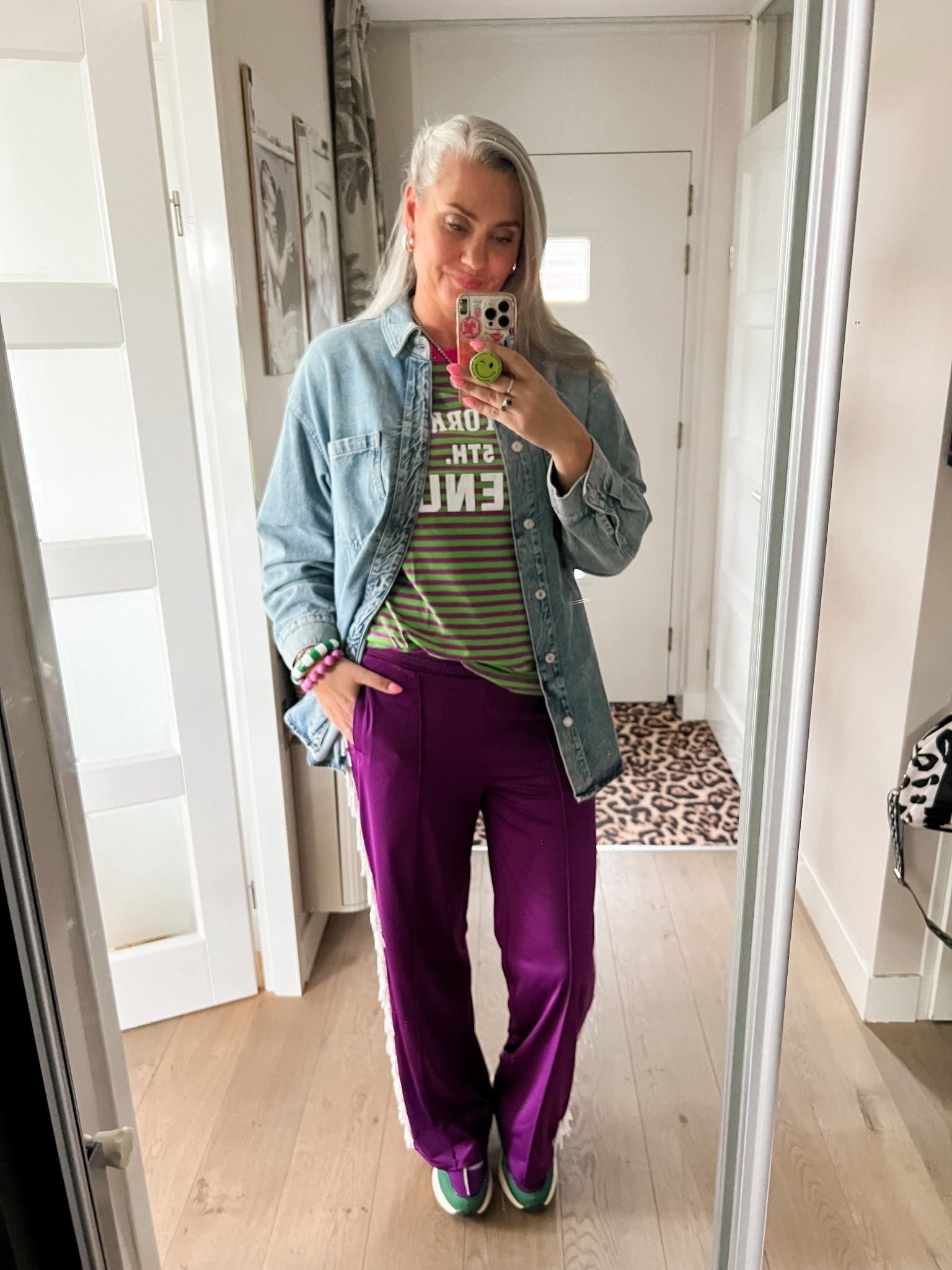 OOTD - Zondag. Paarse broek met parel franjes (My Jewellery, M), paars en groen gestreept T-shirt (My Jewellery, M), oversized denim shirt (M), sneakers zijn oudjes van Scapino. 



#LTKTall #LTKMidsize #LTKootd