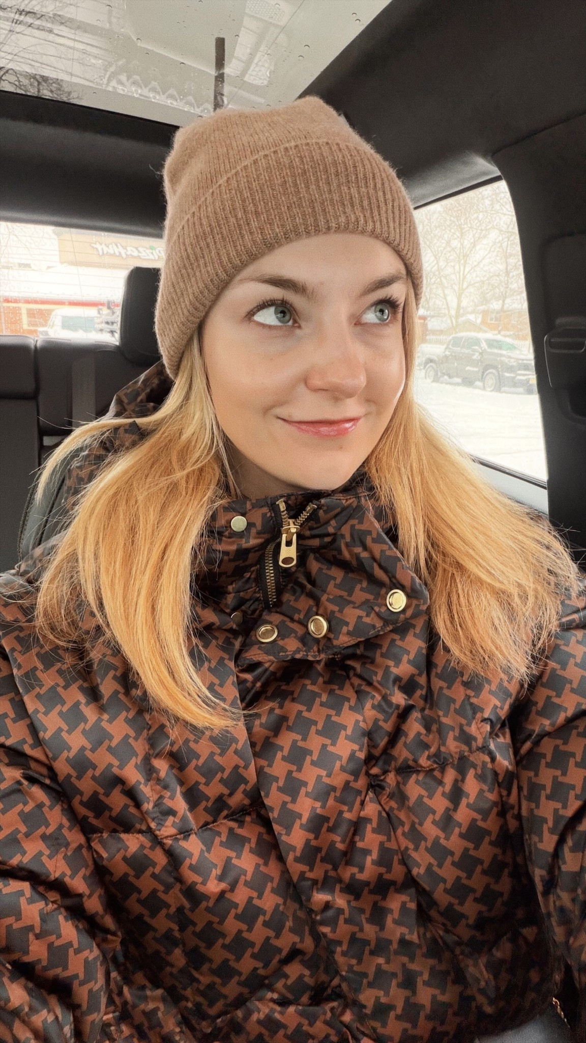 I’m totally obsessed with my new winter jacket 🤎 such a good puffer piece - it’s lightweight and so cute! Wearing size Small

Brown jacket • puffer jacket • Rhone jacket 

#LTKootd #LTKgrwm #LTKvlog