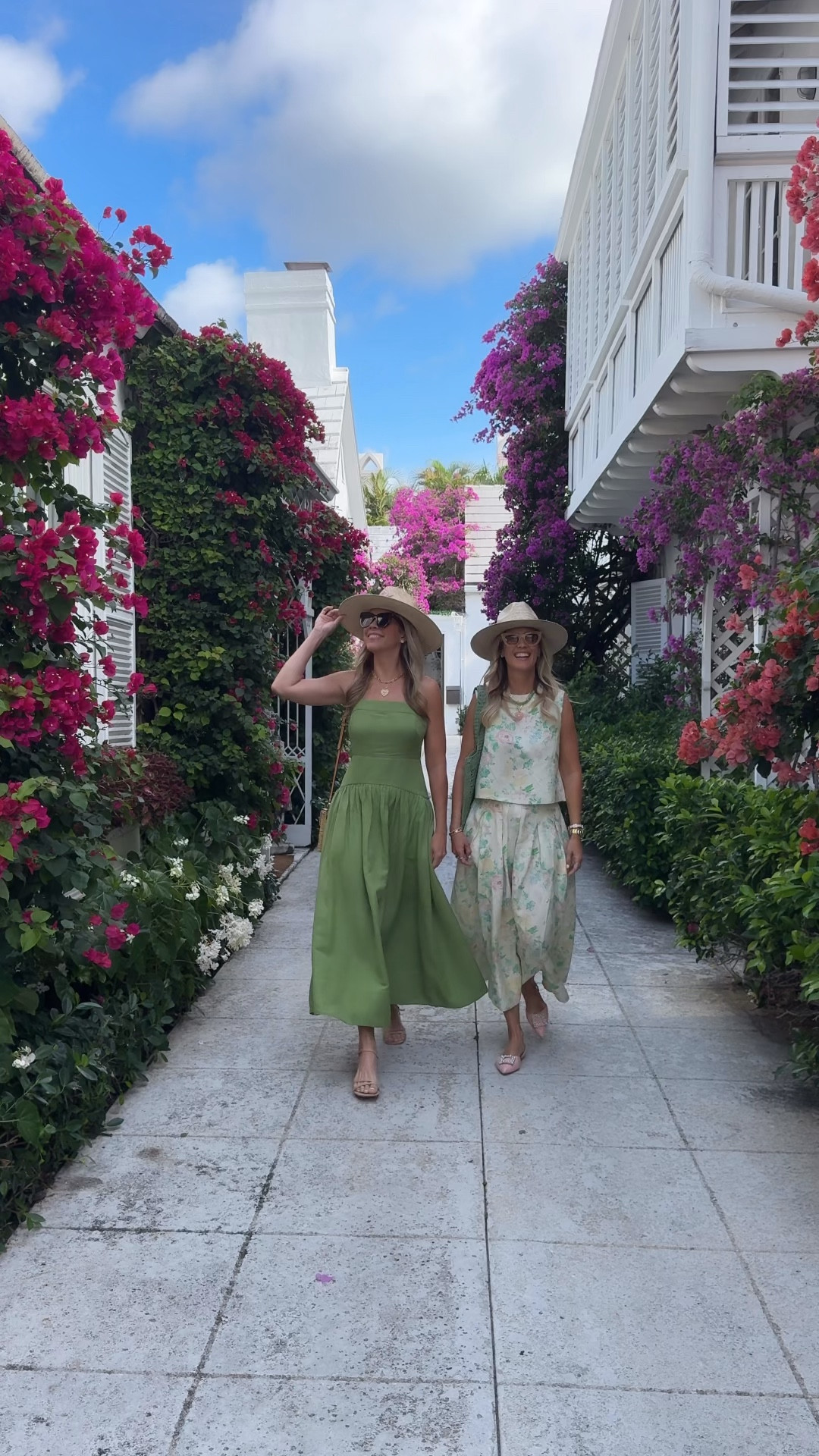 In full bloom 🌸 Feeling very springy thanks to @hunterbellnyc’s new spring collection and lots of flowers blooming at Major Alley. Comment SPRING for links 

#LTKootd #LTKdayinmylife #LTKmomlife