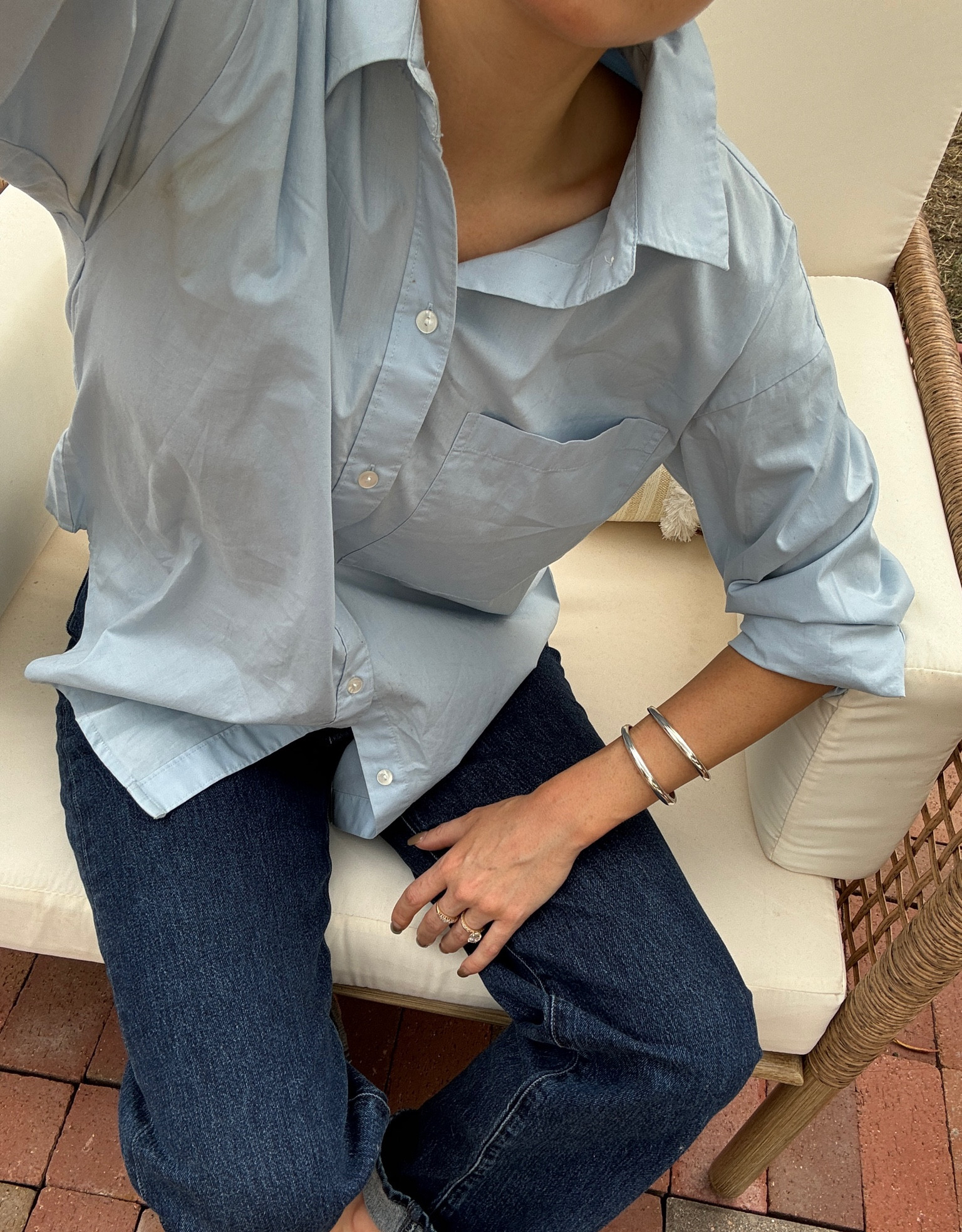 wearing a size small in the top!

#abercrombie #buttondown #oversizedbuttondown #Oversizedshirt #DarkWashDenim #joesjeans #mejuri #SilverBangles #TransitionalFallOutfit

#LTKFallSale #LTKSeasonal #LTKSaleAlert