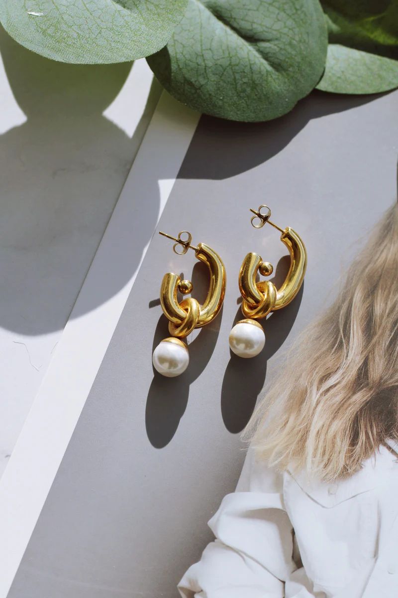 LORNA PEARL EARRINGS (18K GOLD PLATED) | raëliv