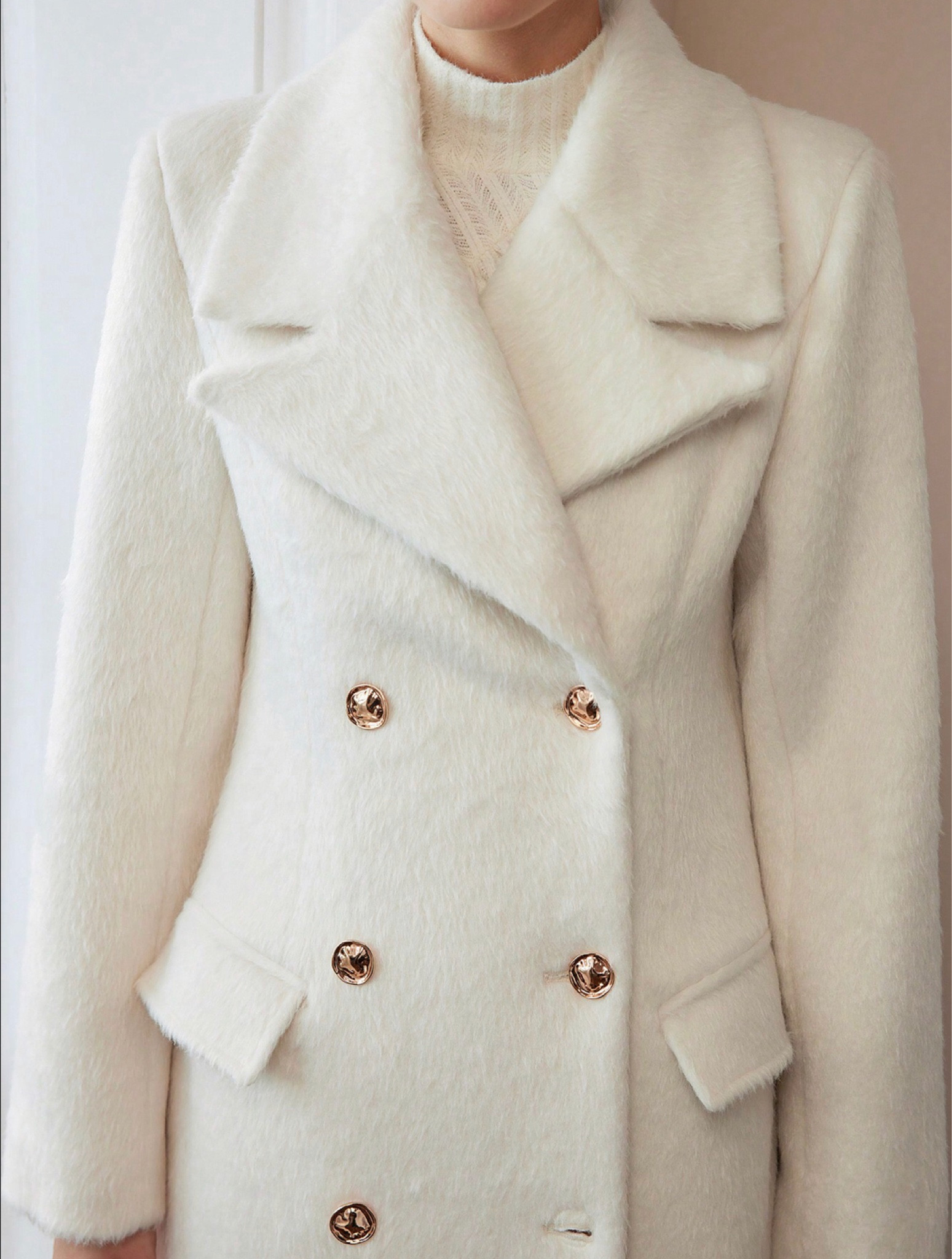 Elegant winter coat 

#LTKtravel #LTKstyletip #LTKSeasonal