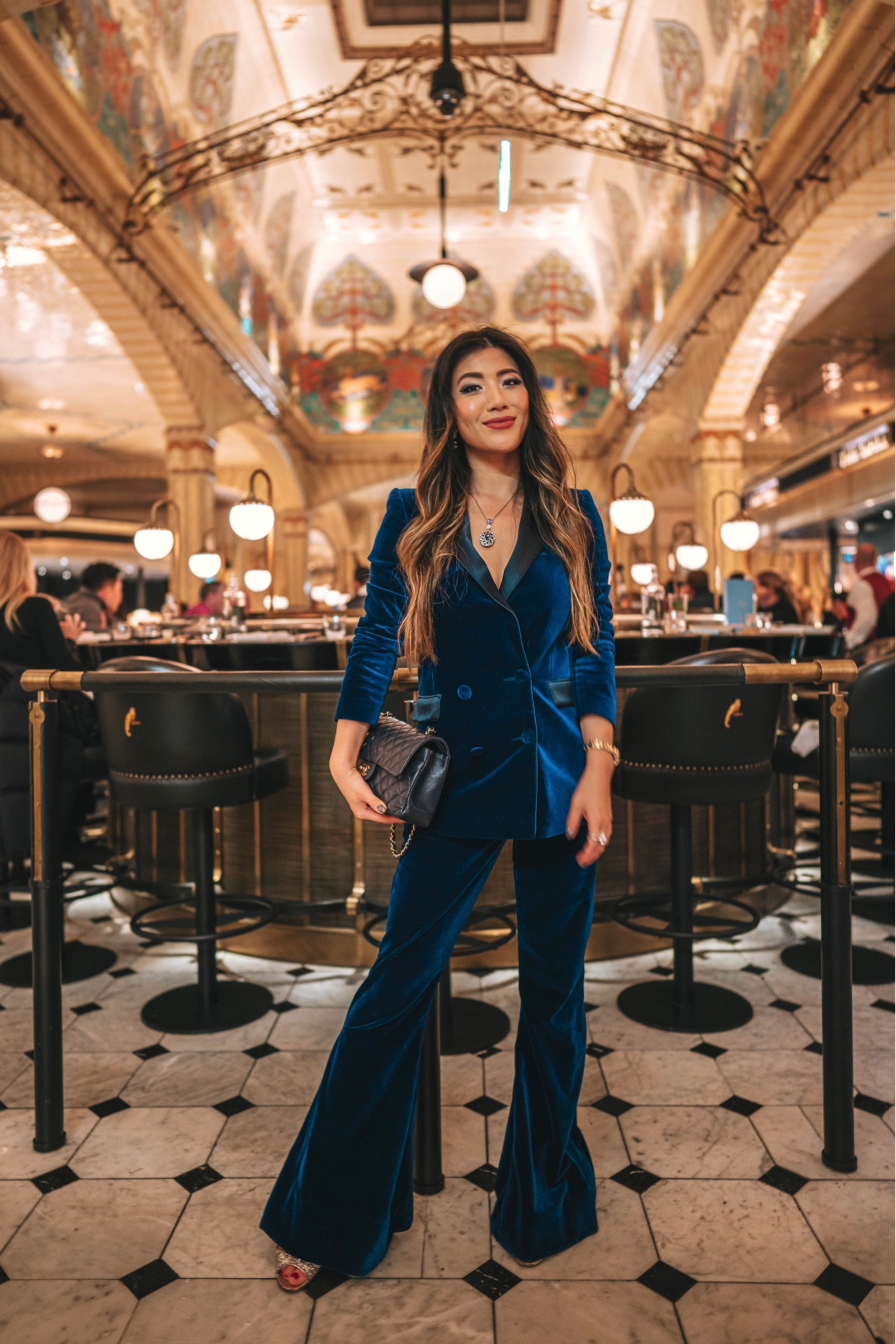 🔍 Pant suit, two piece suit, women’s suit, Chanel bag, Chanel classic flap, navy outfit, evening look, dinner outfit

#LTKparties #LTKMostLoved #LTKeurope