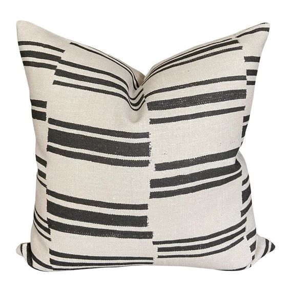 Designer Kilim in Black Pillow Cover // Farmhouse Decor Pillow // Black Decorative Pillow // Acce... | Etsy (CAD)