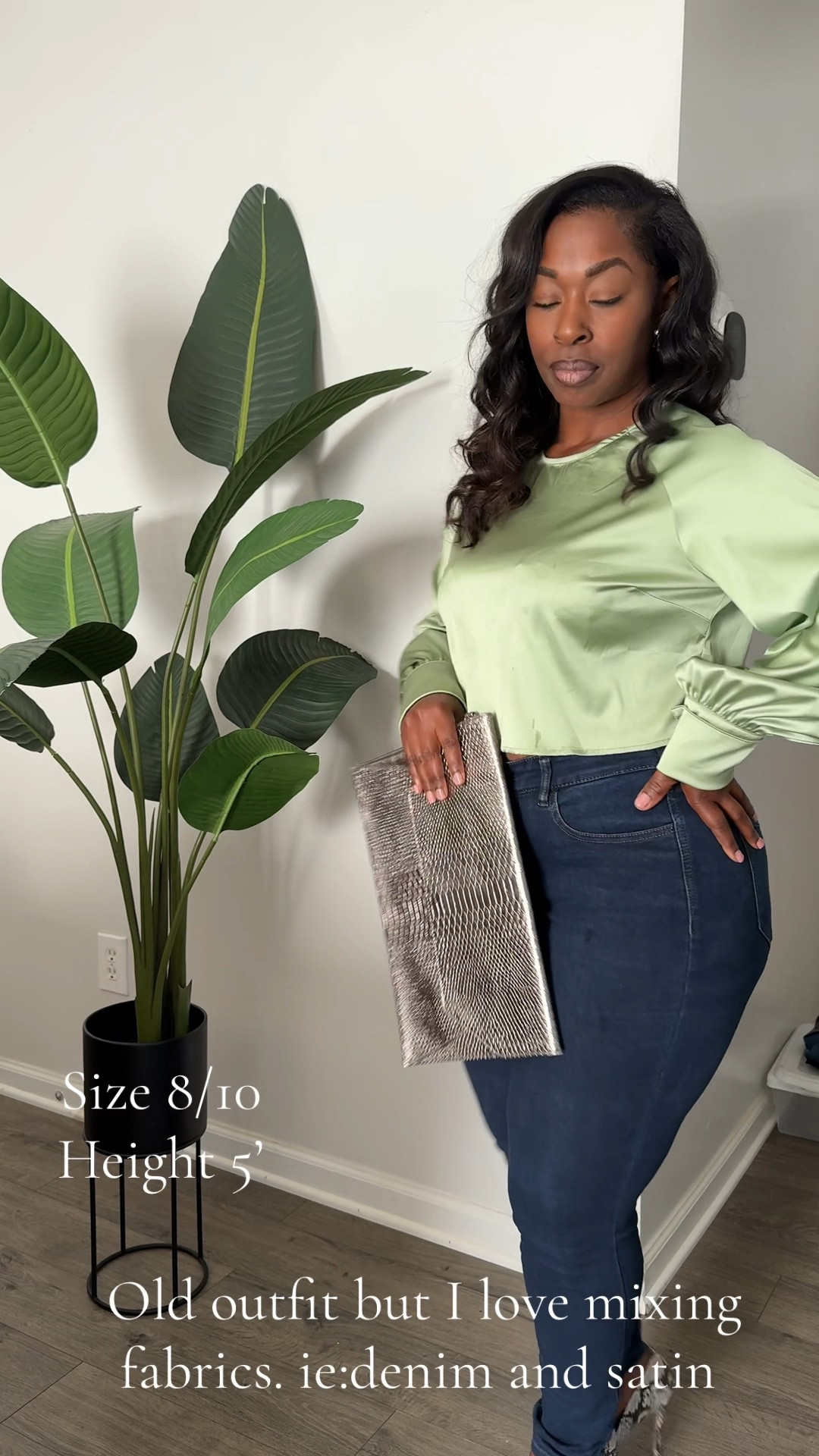 From the office to your dinner date. Here's two outfit ideas for the curvy girls of course.