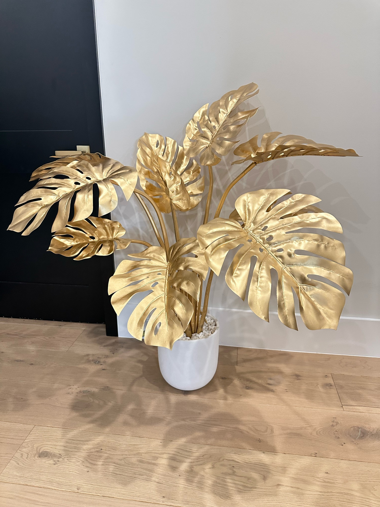 I’m finally getting around to decorating my beauty room! 