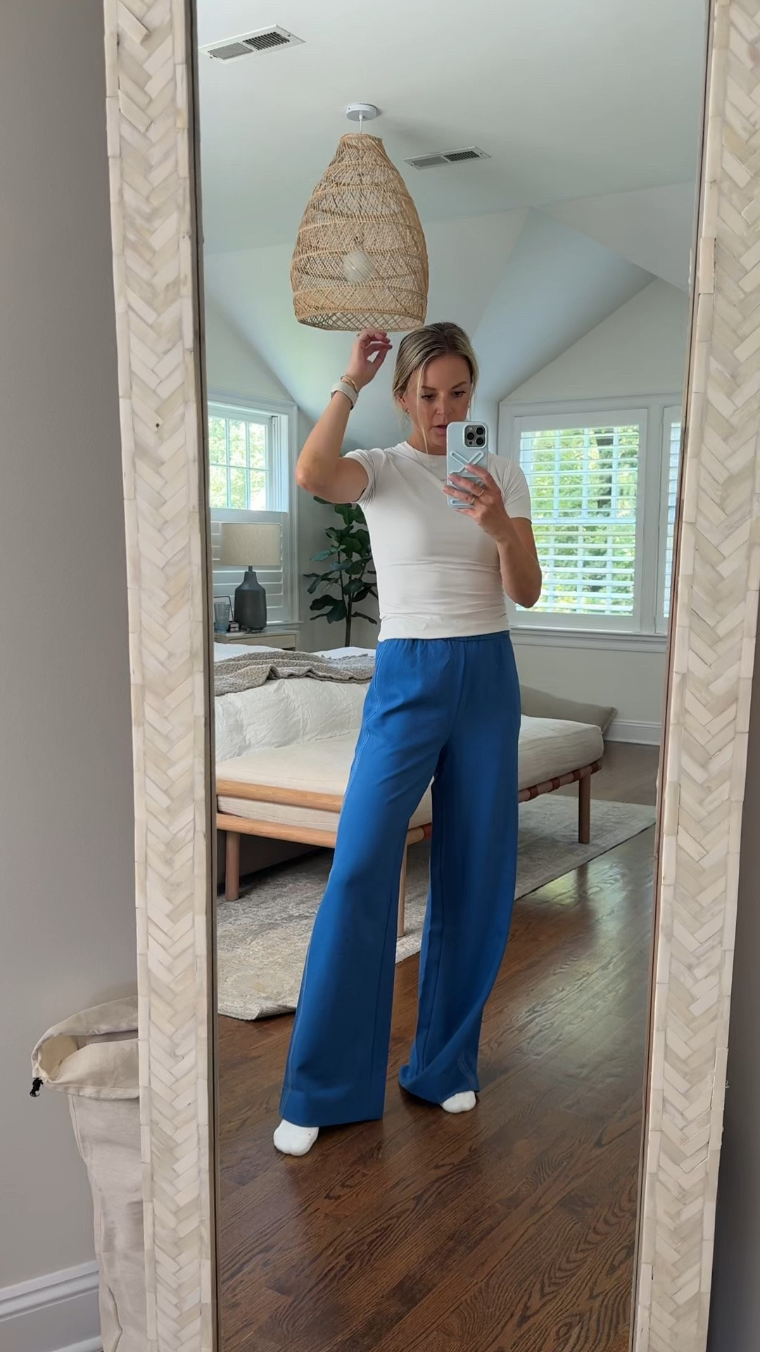 This new color deep sea blue color from Rhone is so good! Use code 20STYLED for 20% off your first purchase. I’m wearing all smalls/tts. I’m 5’5 and had to roll the waist band once so pants were not too long