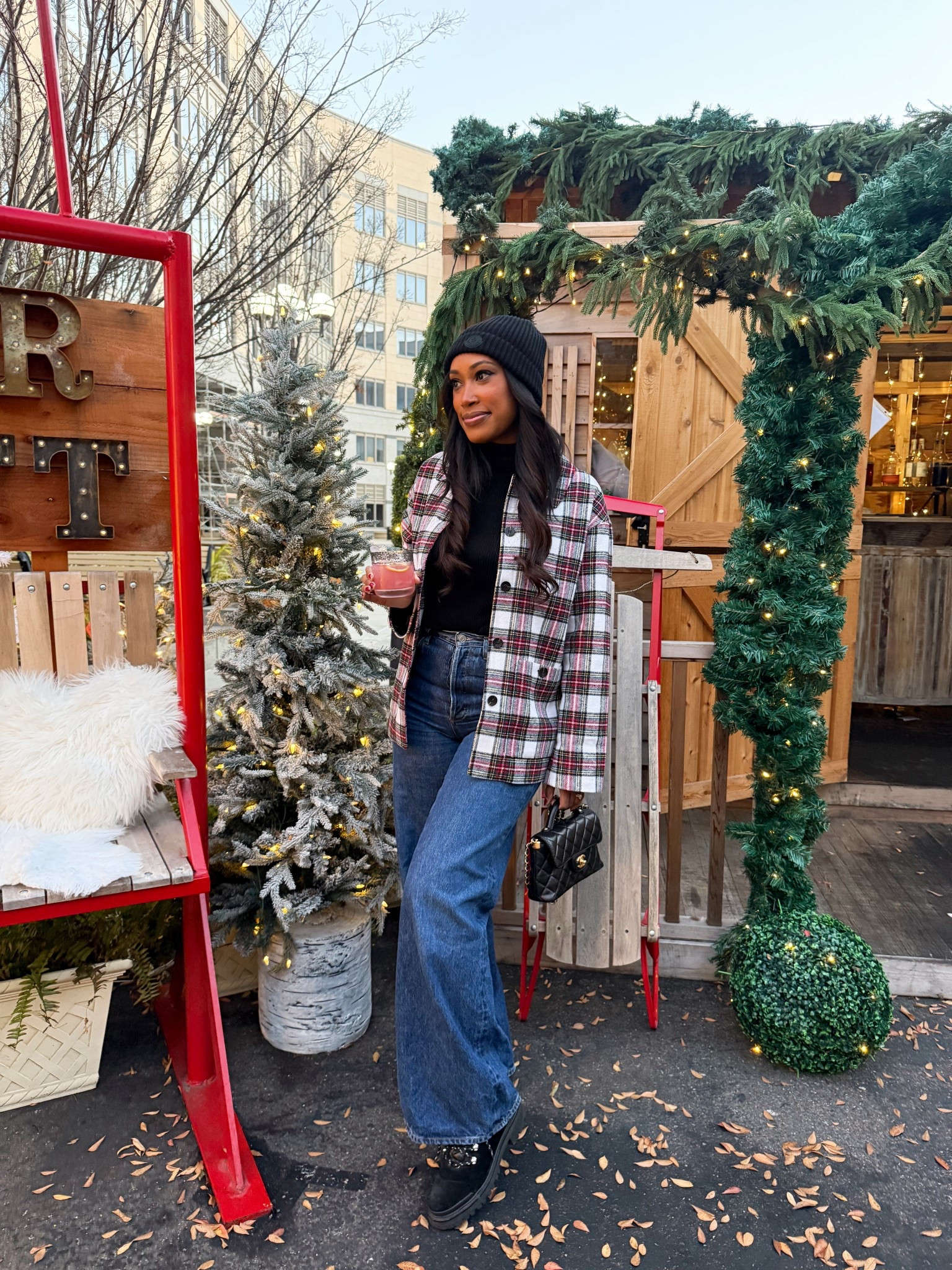 Après-ski ⛷️❄️❤️☃️

Shop my favorite plaid jacket here!

#LTKSaleAlert #LTKFindsUnder100 #LTKHoliday