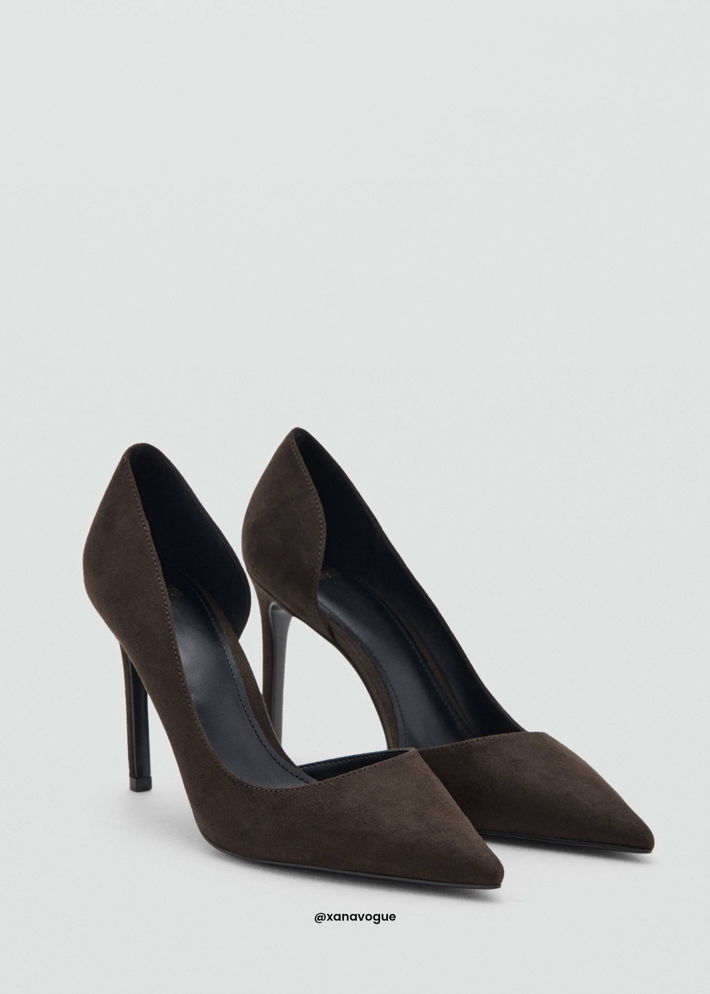 TREND ALERT | Mango Asymmetric Stiletto Heels — Chocolate Brown 🤎

These Mango heels are absolutely stunning! Featuring a sleek asymmetric design, elegant pointed toes, a chic leather-effect finish and a striking 10 cm stiletto heel. The rich chocolate brown shade is perfect for fall and looks incredible with denim, tailored trousers, midi skirts and dresses. Feminine, sophisticated and effortlessly chic. The ultimate statement heels to elevate any outfit. You don't want to miss these!

🔎 Mango chocolate brown heels, asymmetric stiletto pumps, pointed toe heels, 10 cm stiletto heels, brown high heels, elegant fall shoes, sophisticated evening shoes, autumn shoe trends