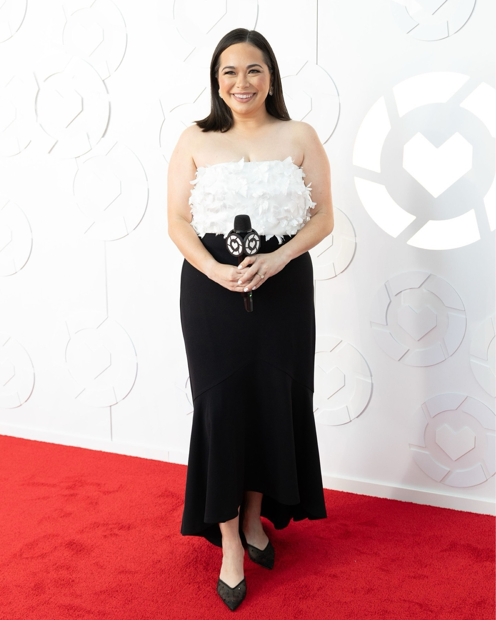 Not pictured: a team of the most incredible colleagues hyping me up behind this camera ❤️ I’ll never forget it. I am grateful to work alongside these women who guide me out of my comfort zone and back me up every step of the way. Our mission is to empower Creators to be successful, and our passion is to uplift each other 🫶🏼 Team LTK is something special. #LTKCon #jchowtakesDtown