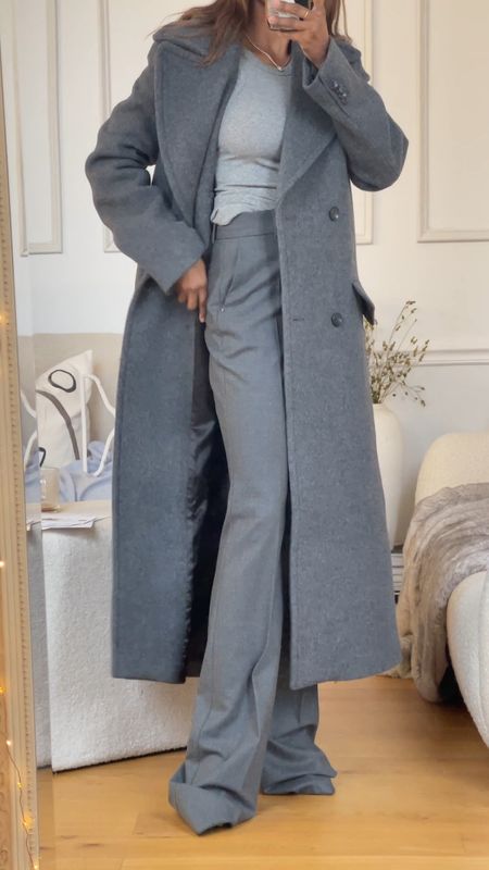 Can’t get over this great coat


Size small
Tank is size small but recommend to size down

#greycoat #toteme 

#LTKworkwear #LTKstyletip