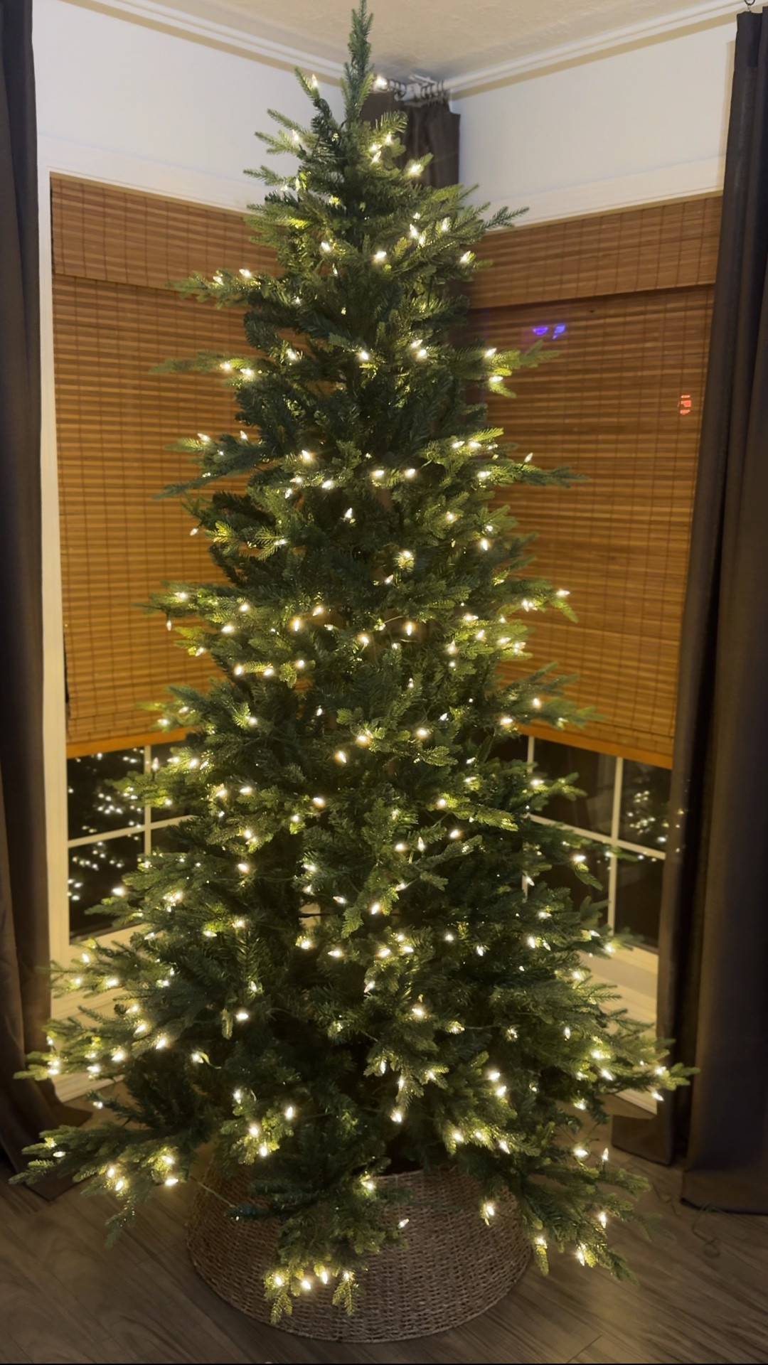 Christmas Tree

#LTKHome #LTKSeasonal