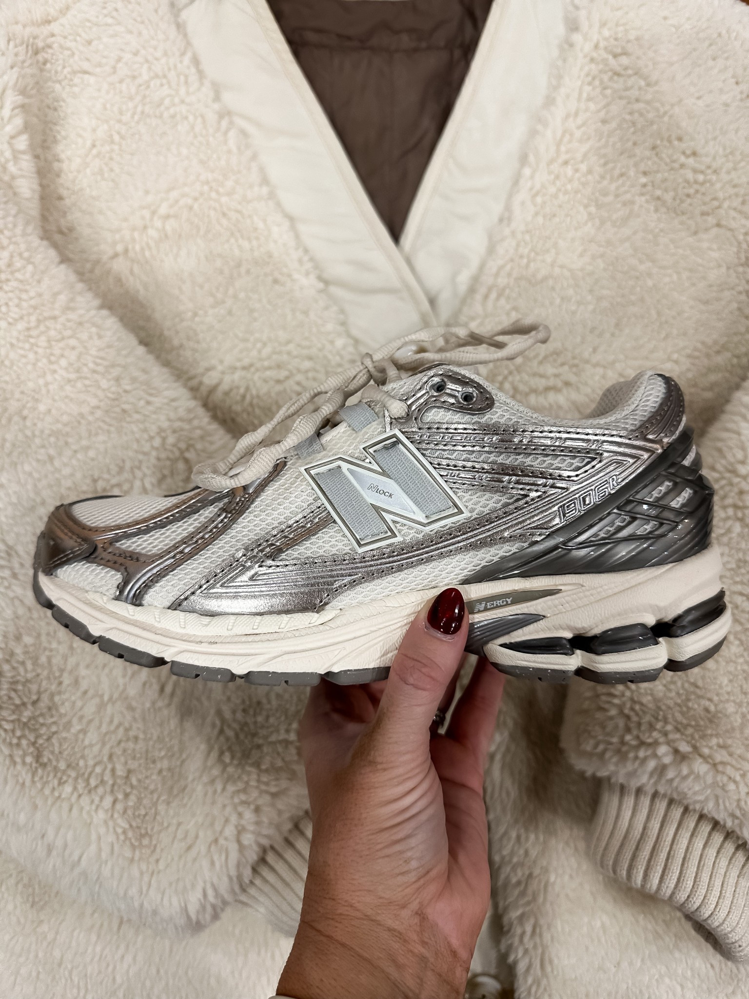Gift idea | trending: metallic accent 

#LTKActive #LTKGiftGuide #LTKOver40