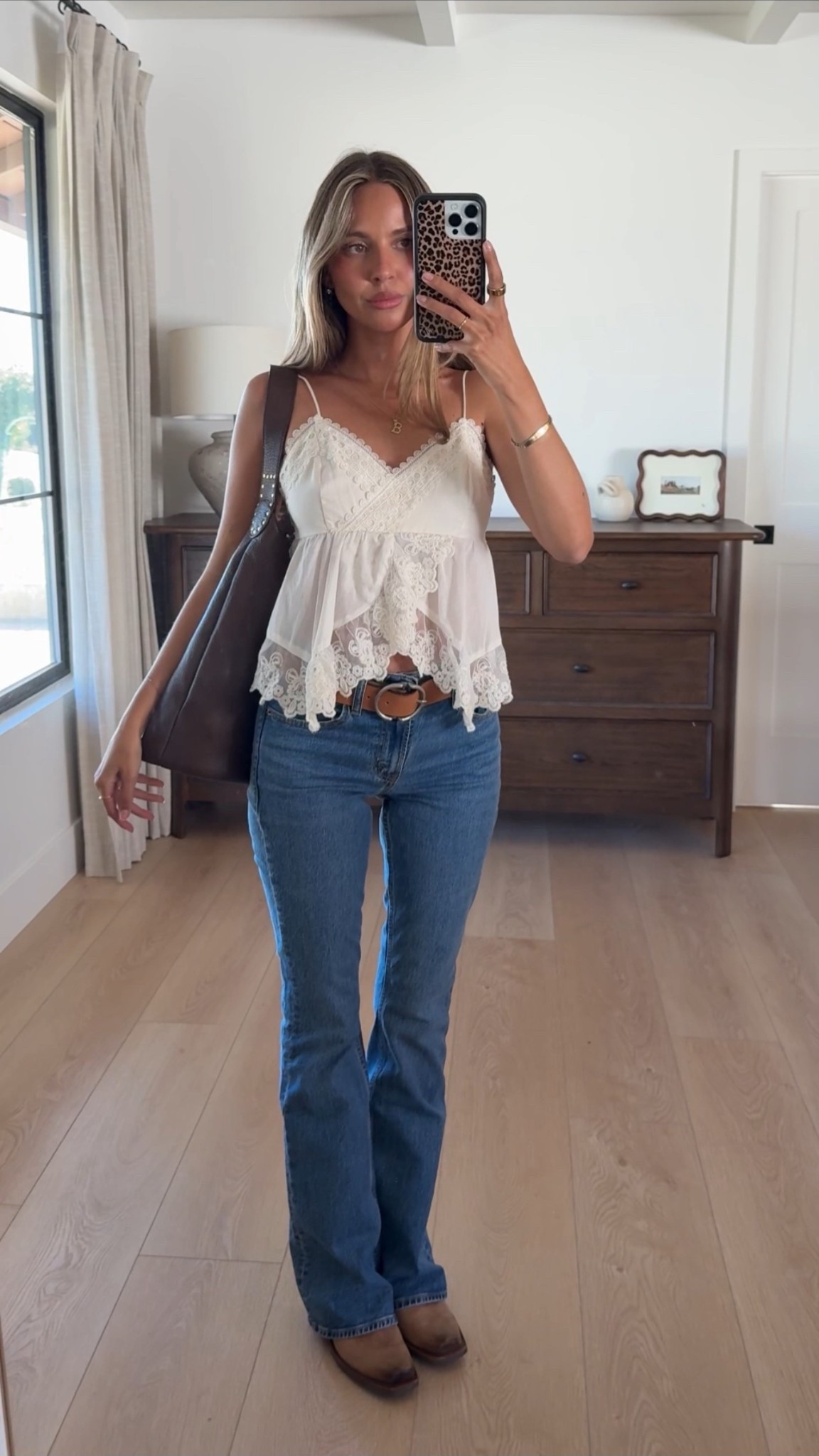 WHAT IM WEARING:
Abercrombie white top- xs 
Abercrombie bootcut jeans- 24/regualr 
BOOTBARN boots - sold out 
Lulus bag- sold out 😭 