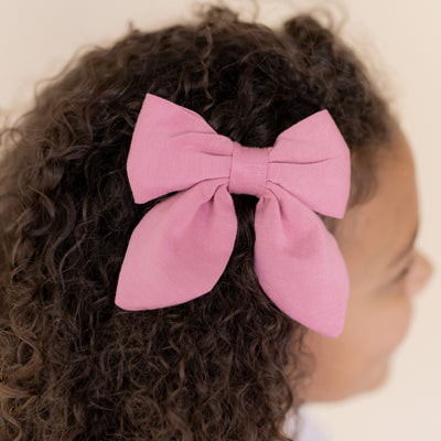 Medium Alligator Clip Bow in Apple Blossom | Kyte Baby