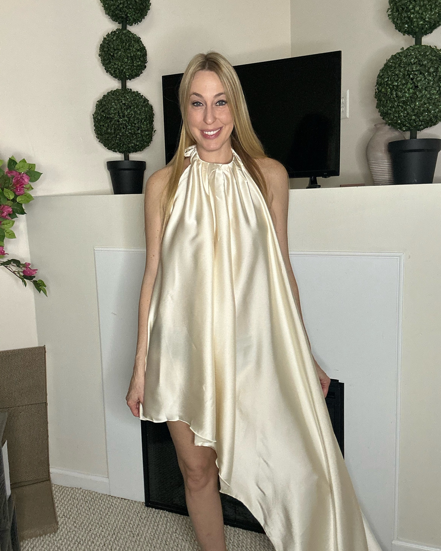 This dress surprised me 
🤍 It is actually very stunning 
🤍super soft and flowy - perfect for a wedding or fancy evening 
🤍 fits true to size, wearing size small and I am 5’10”
🤍 Amazon fashion under 50 find