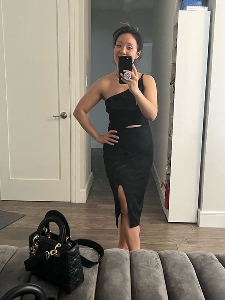 It’s wedding season! Wedding guest dress. Spring dress. This is an easy one to wear. Black dress. Cut-out dress. Amazon find. The chest is too big for my IBTs so I’ll be returning. Wearing a small.

#LTKunder50 #LTKwedding #LTKitbag