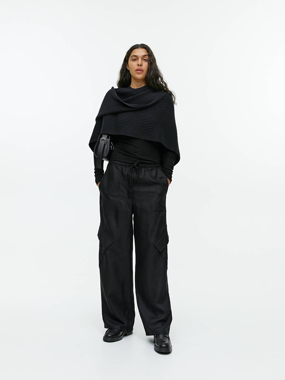 Fluid Cargo Trousers | ARKET (US&UK)