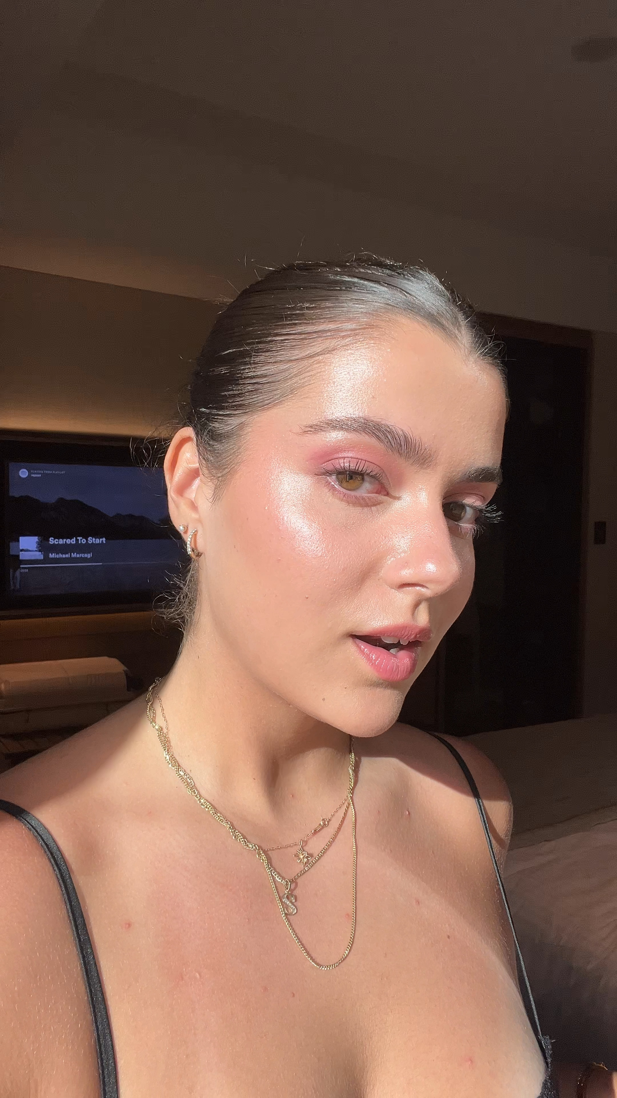 glowy makeup for dinner ✨💋

Shades:
foundation: 6 neutral - my summer shade 
concealer: 4 Fair 
contour: light to medium 
highlighter: spotlight 
blush: hope
eyebrow pencil: 4 warm deep brown 
setting powder: translucent 1-2

#LTKxCharlotteTilbury

#LTKaustralia #LTKxSephora #LTKVideo