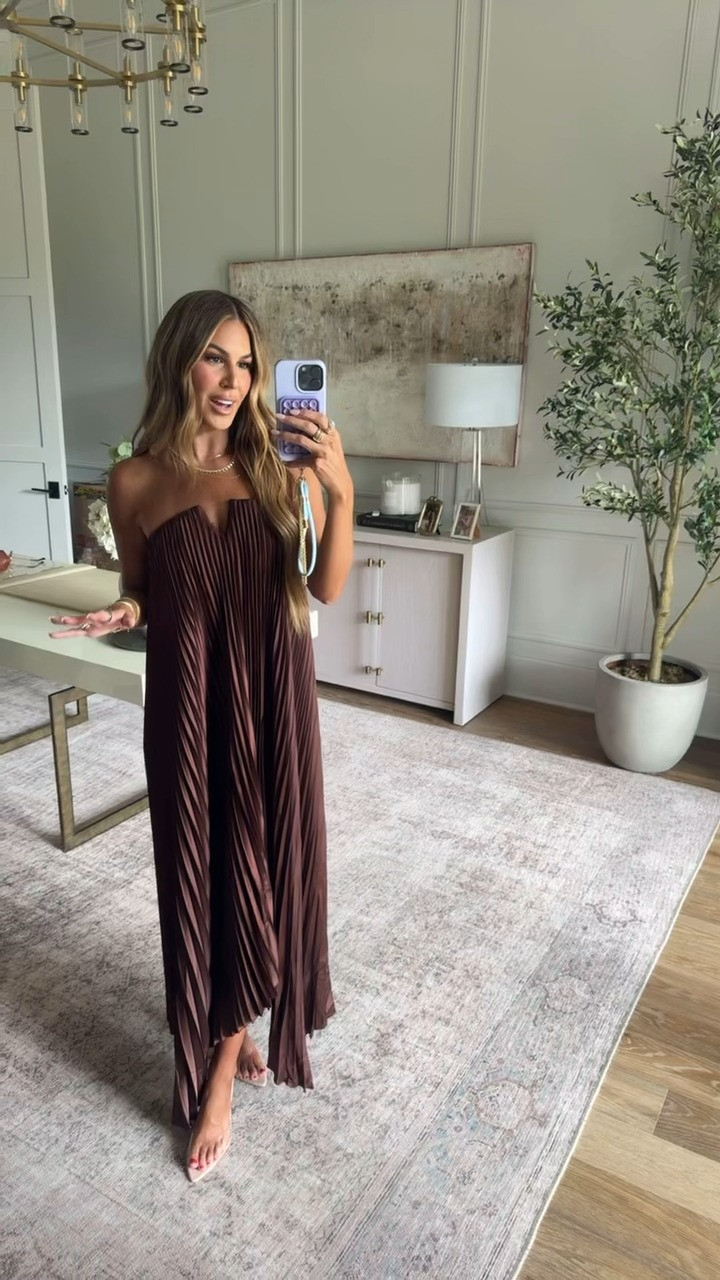 how pretty is this dress?! wearing a small! use code hollie35 🫶🏼 

 