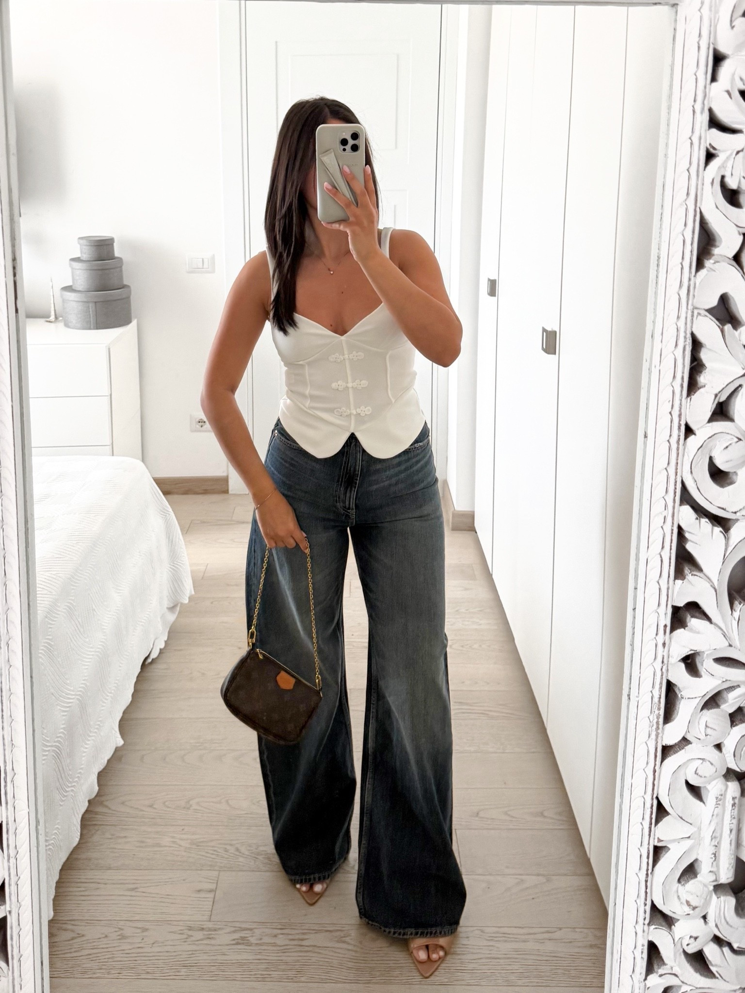 For reference:

I’m 160 cm (5’3”) tall, weigh 53 kg (117 lbs), and I usually wear an Italian size 40.

In the photo, I’m wearing:

• the top in size S 
• the jeans in size IT40
• the sandals in size 37 (EU) / US 6.5–7

#LTKeurope #LTKsummer #LTKpetite