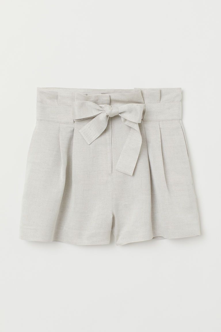 Shorts aus einer luftigen Leinen-/Viskosemischung mit Bügelfalten und einem hohen Bund mit Bundf... | H&M (DE, AT, CH, NL, FI)