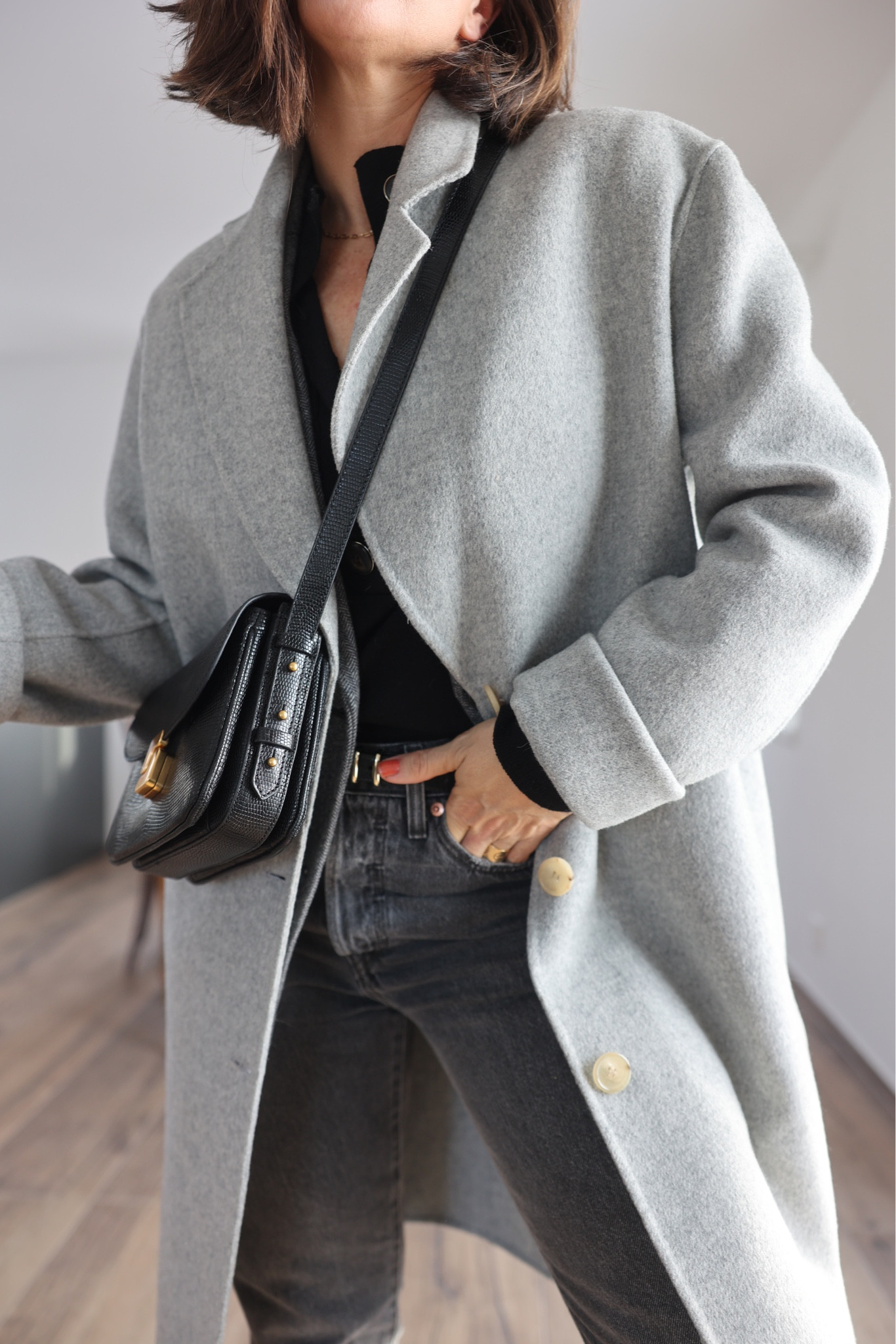 Style Diary | 01-17-2024 | Grey Essentials.

Double faced wool coat Acne Studios (it’s called the Landi coat I believe), black Henley sweater Sézane, charcoal grey Levi’s 501 (my winter jeans basically), black thin belt Aritzia, black crossbody bag Soeur, black loafers &other Stories. 



#LTKeurope #LTKstyletip #LTKSeasonal