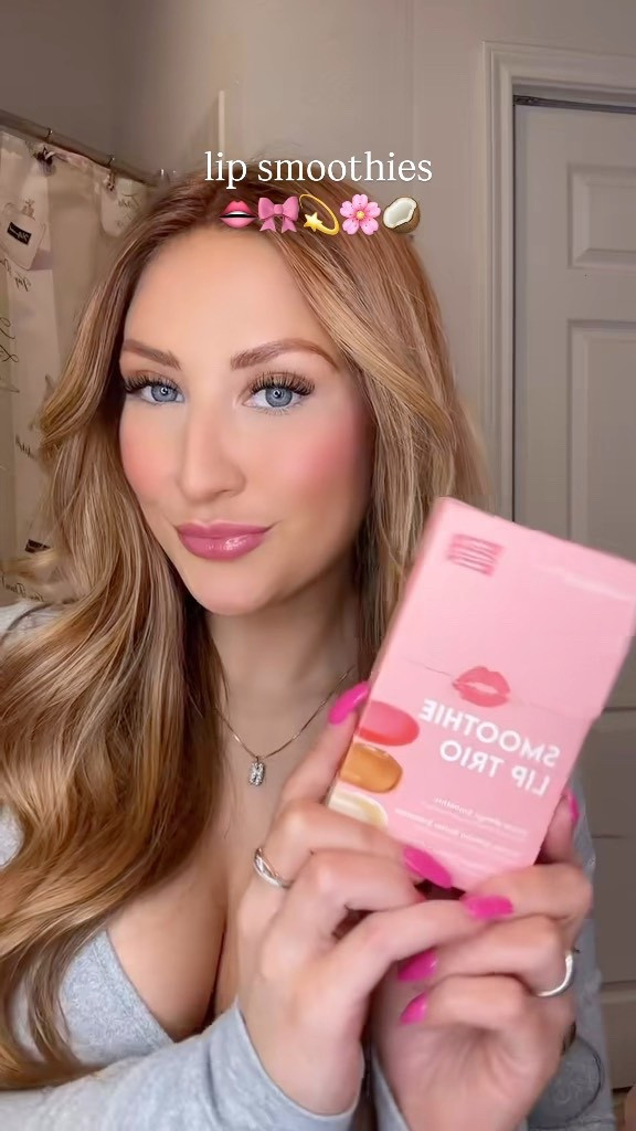 lip love 👄 obsessing over lip smoothies lately from @esw.beauty 🎀 which shade is your fave?? 🥥🌸💫 #lipswatch #lipswatches #lipsmoothie #eswbeauty #liptreatment #lipbutter #lipgloss #lipglosslover #lipproducts #makeupgirls #makeupgirls lip butter gloss treatment