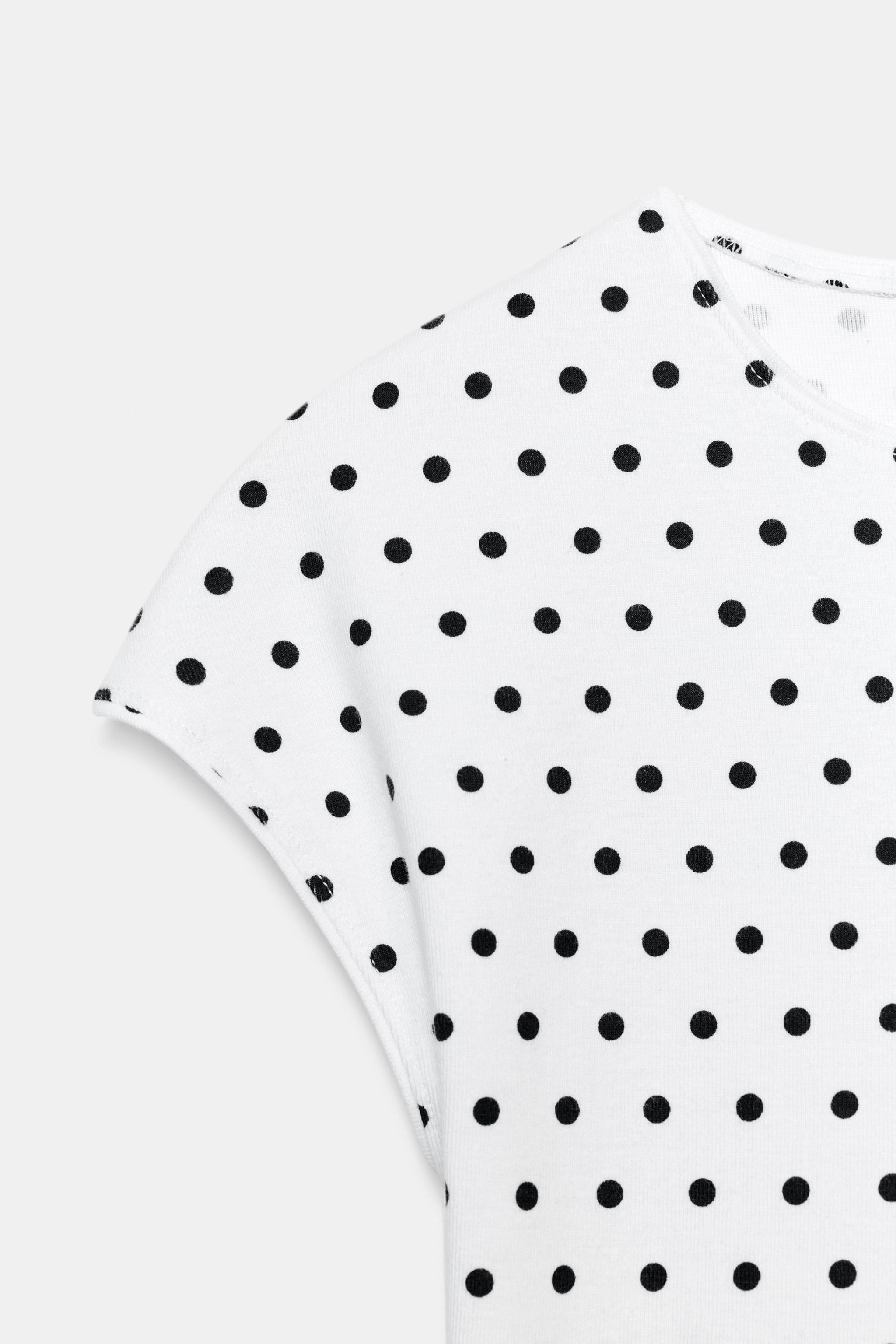 CROPPED-T-SHIRT MIT KURZEN \u00c4RMELN UND TUPFEN | Zara DE