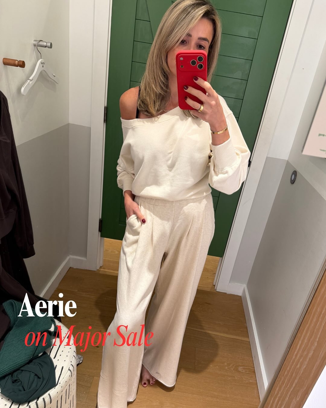 What I would wear from @aerie as a 42 year old mom of 2 under 4. ❤️ I love to be comfy and it’s all on sale. Comment AERIE and ill send you my finds. 

#styleover40 #fortyandfabulous #momstyle #aerie #comfystyle