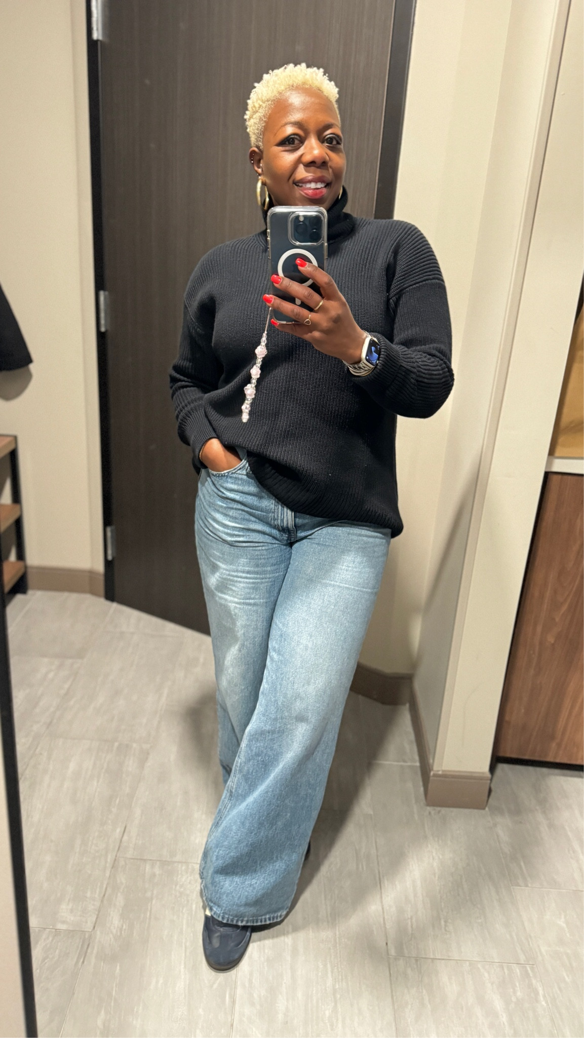 Comfort is key when traveling. These jeans from Madewell do the trick. So easy to wear. 